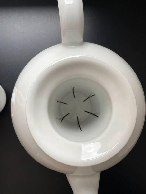 White Porcelain Teapot 0.75 L