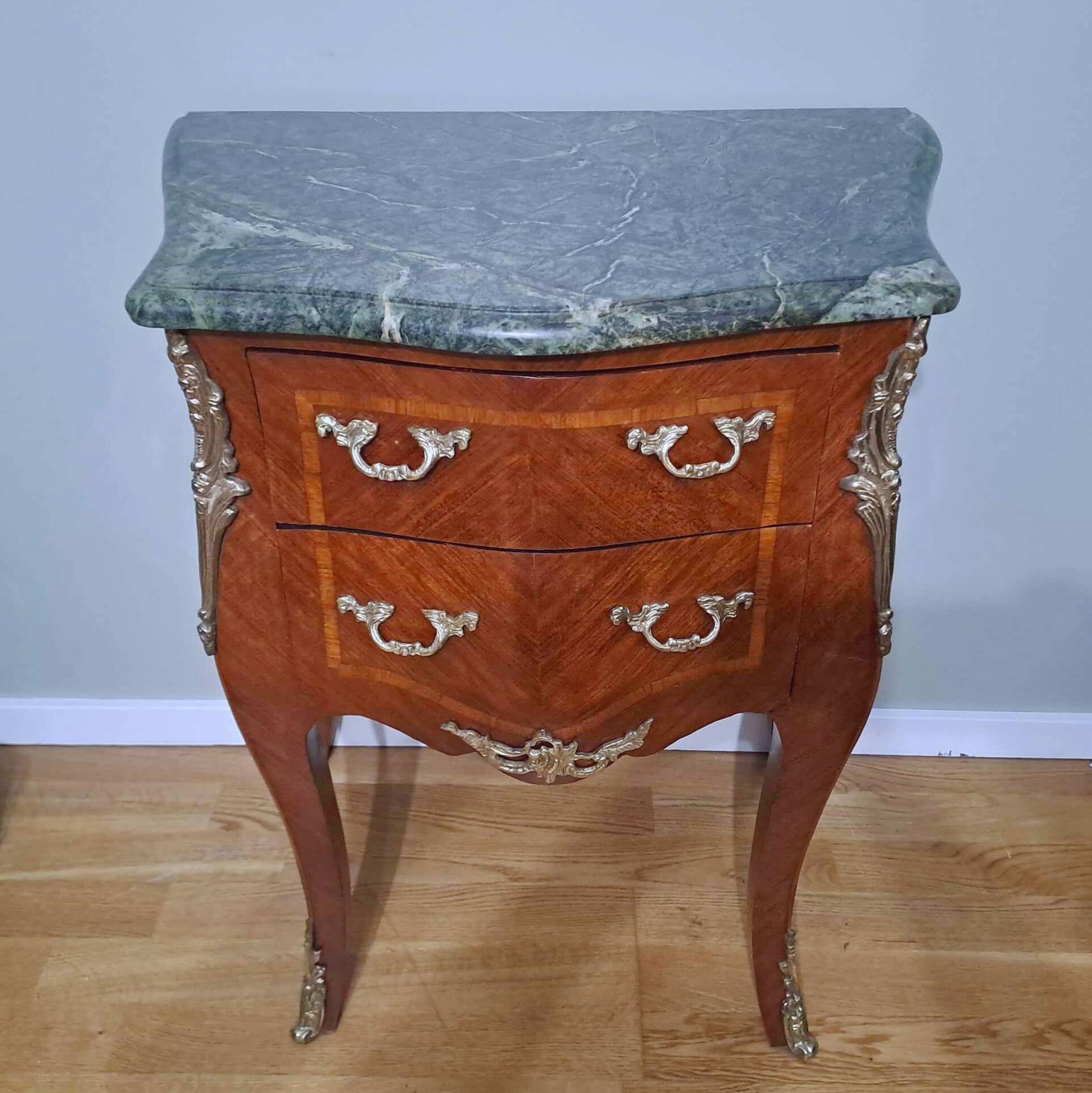 Marquetry chest of drawers