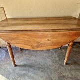 Shuttered table - Louis Philippe period, circa 1840 - In molded walnut
