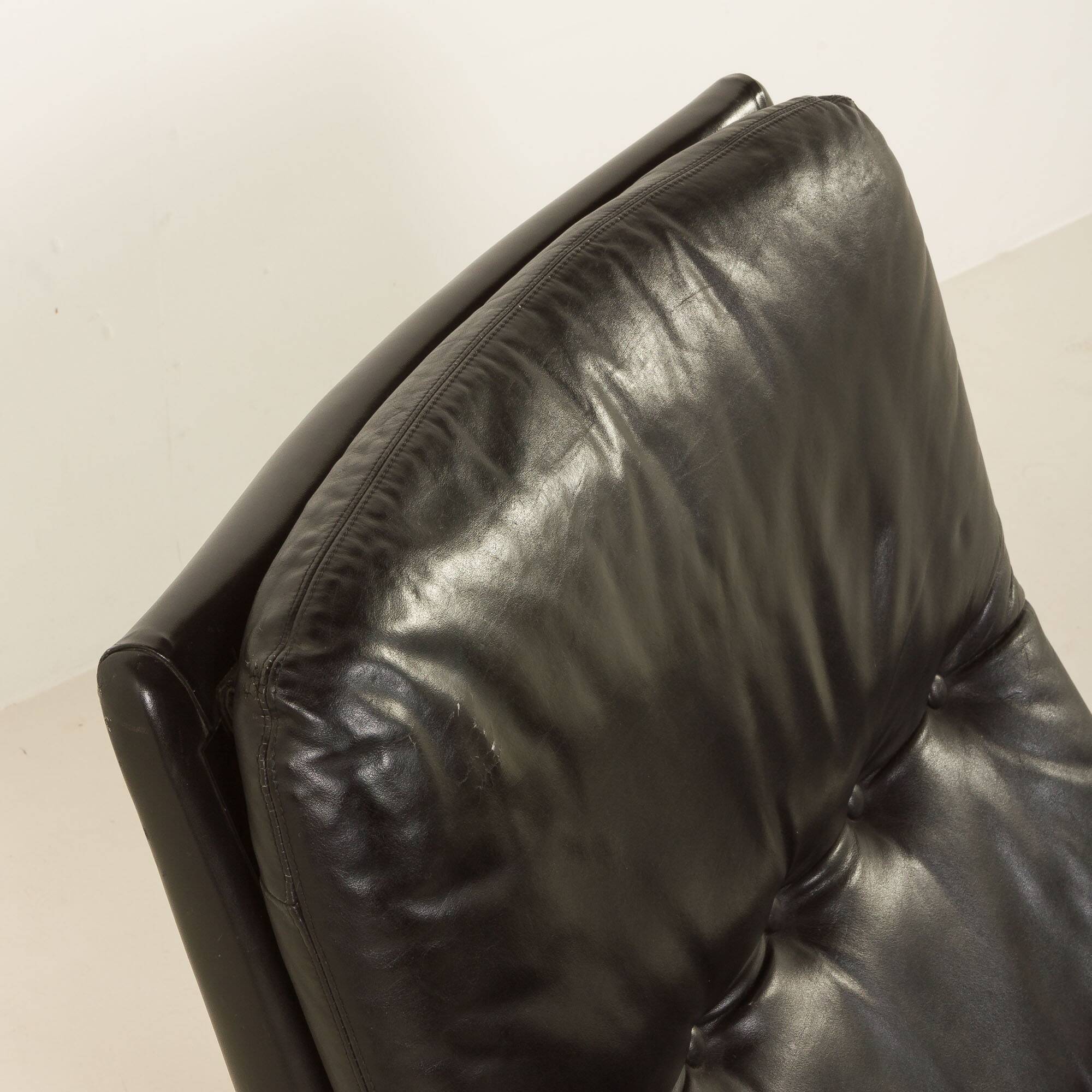 Fauteuil lounge vintage avec tabouret par André Vandenbrouck