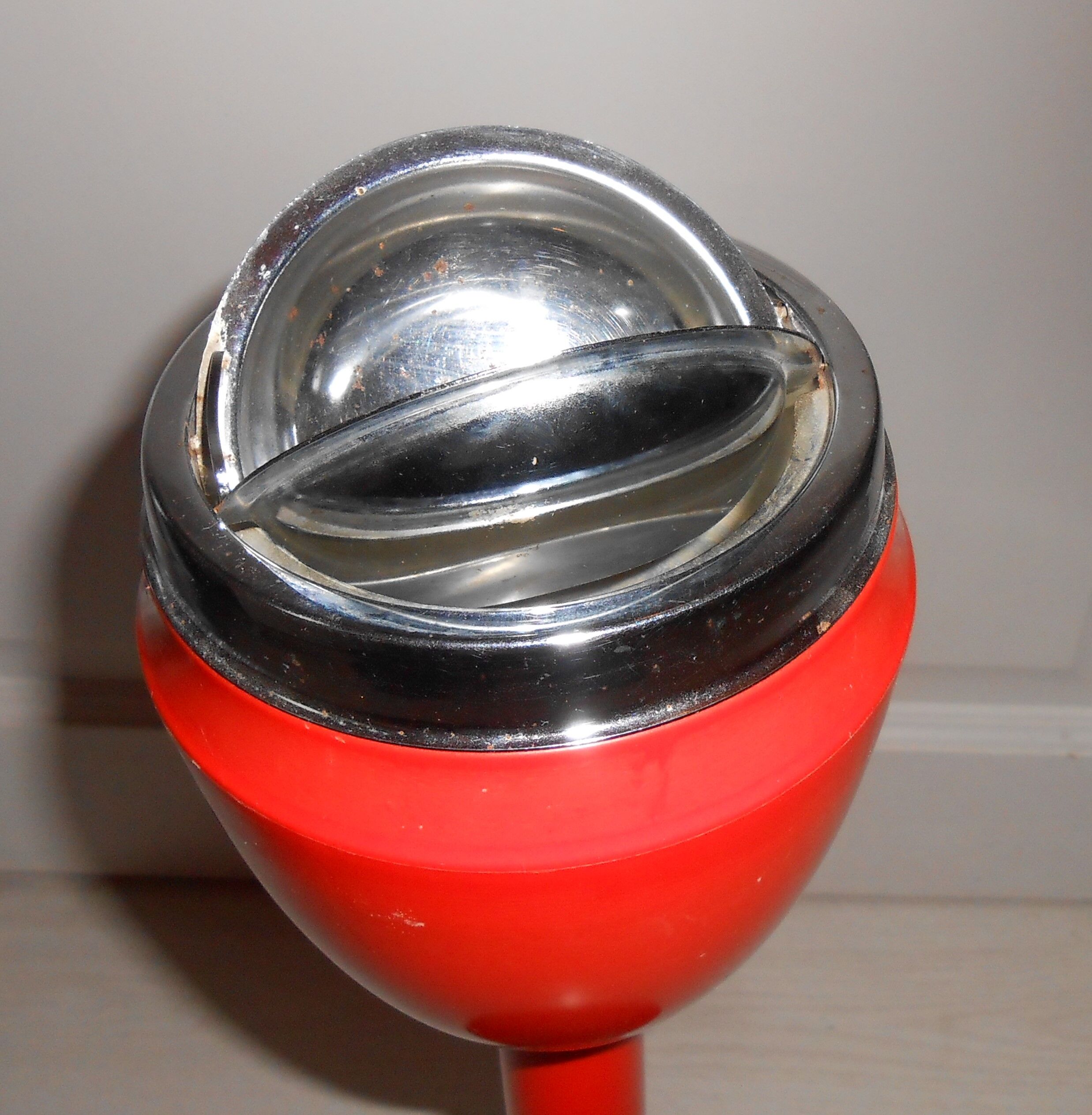 Ashtray on foot orange