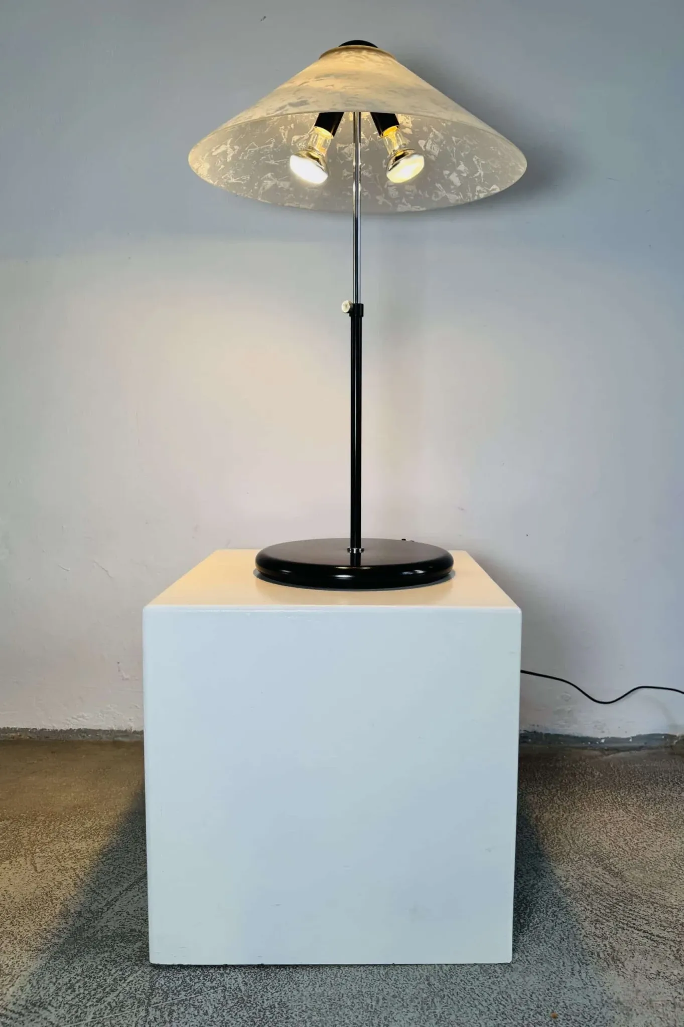 Lampe de table en verre dépoli par Af Cinquanta, Italie, années 1980.
