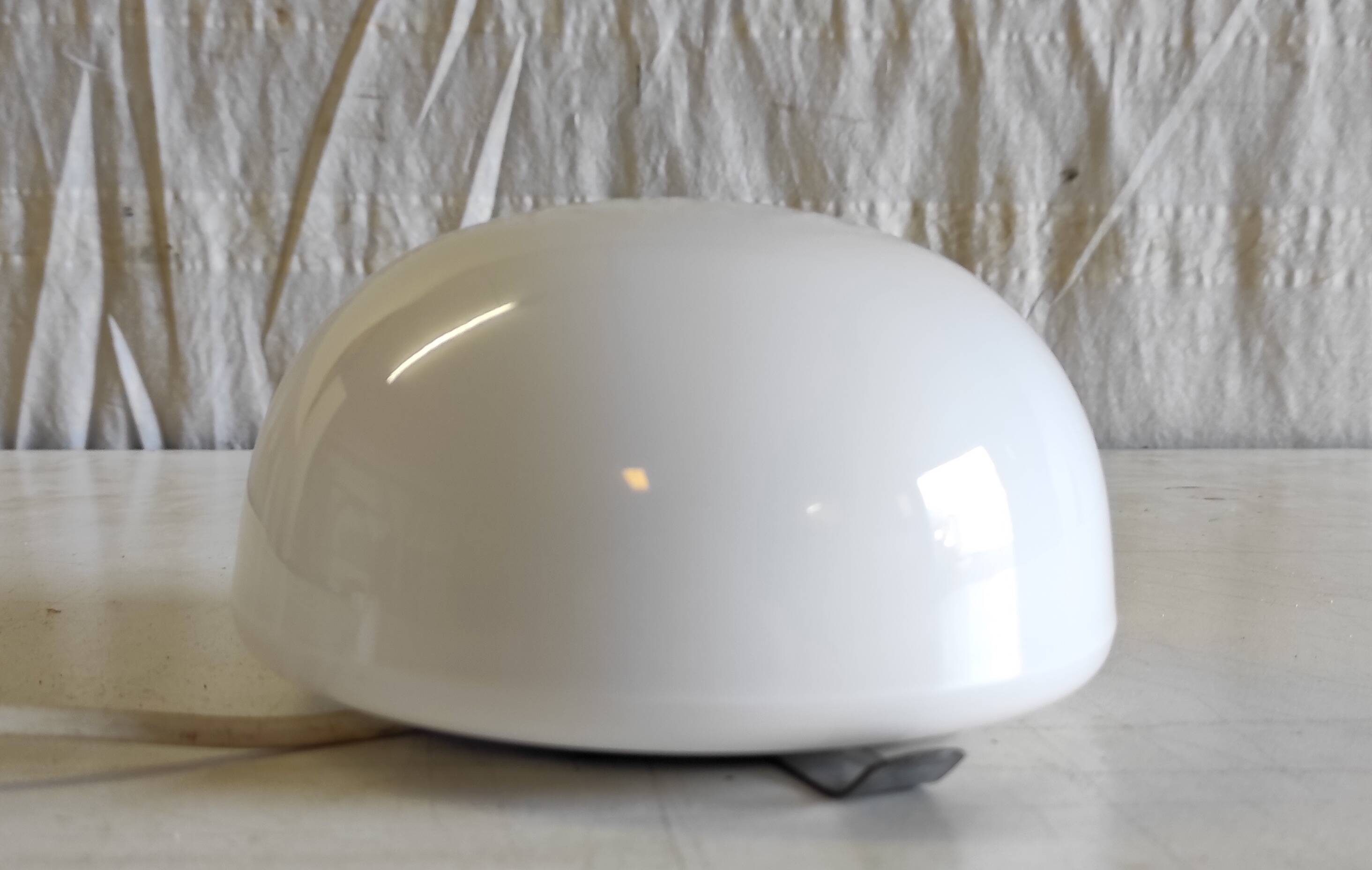 Plafonnier ou applique globe opaline diam. 15 cm - mid. XXème