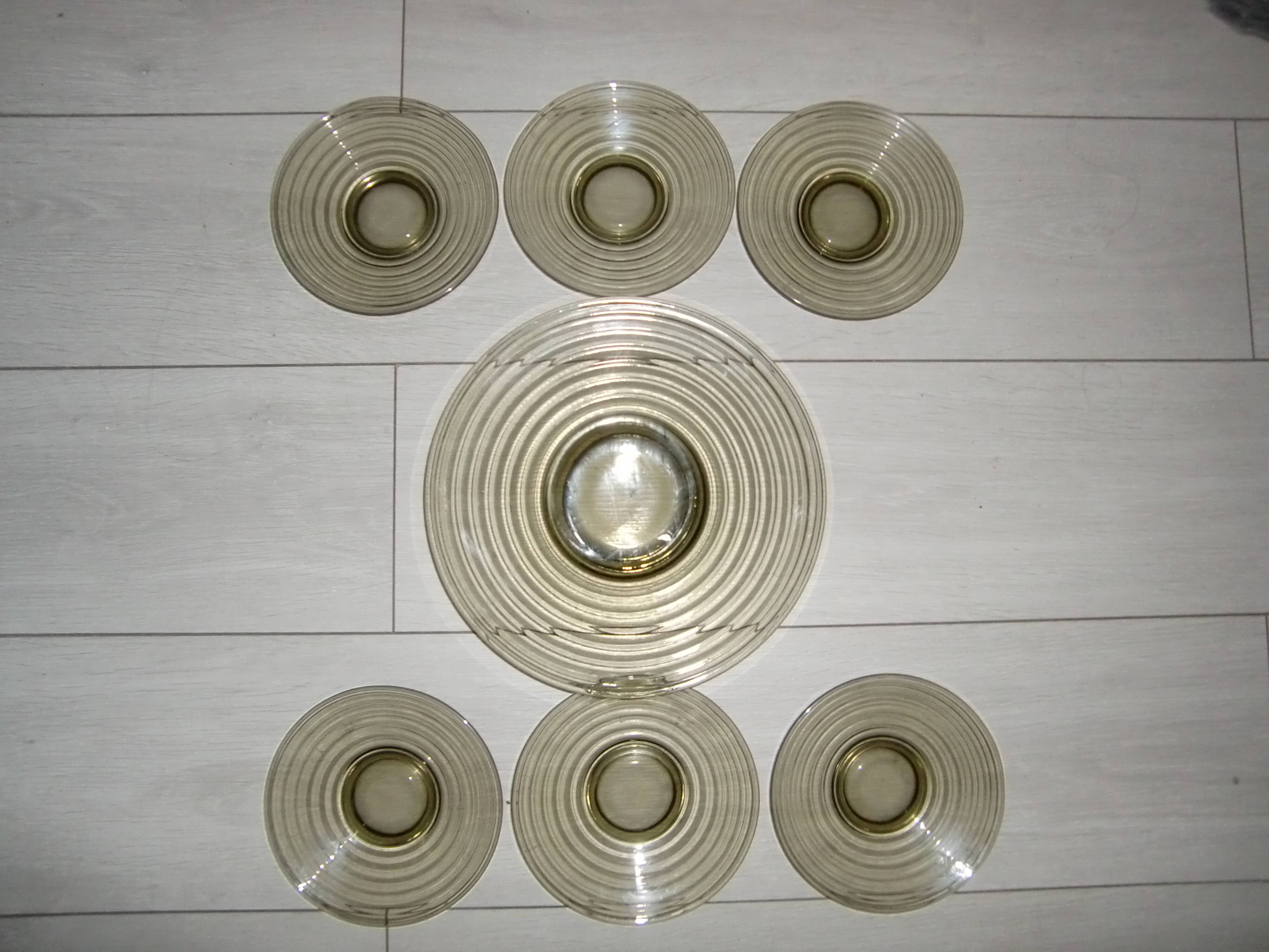 Tray service + 6 small “vinyl” style dessert plates/year 70