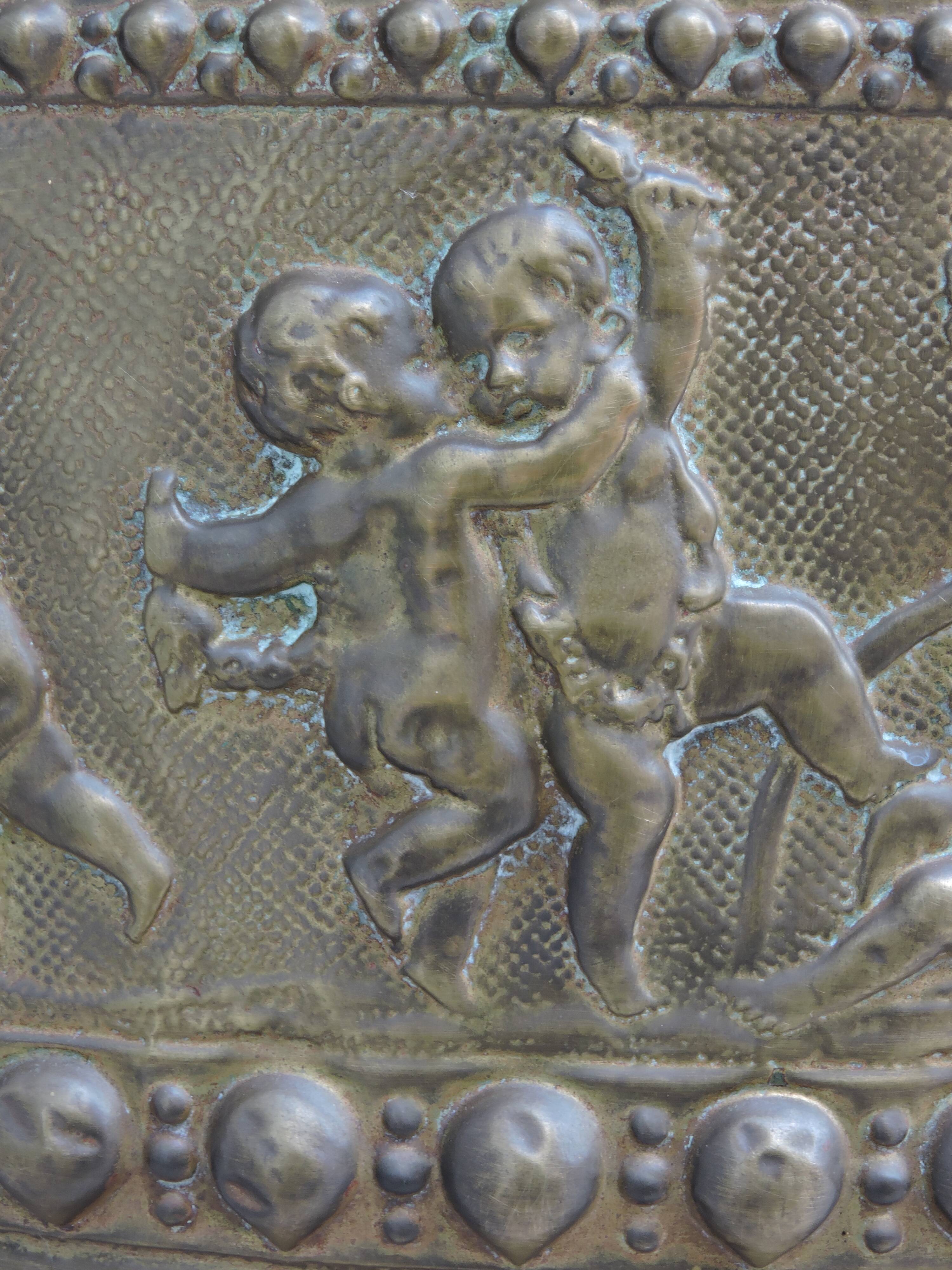 UMBRELLA HOLDER in copper with decoration in repelled CHERUBIN PUTTI ANGELOT, copperware XIX th century