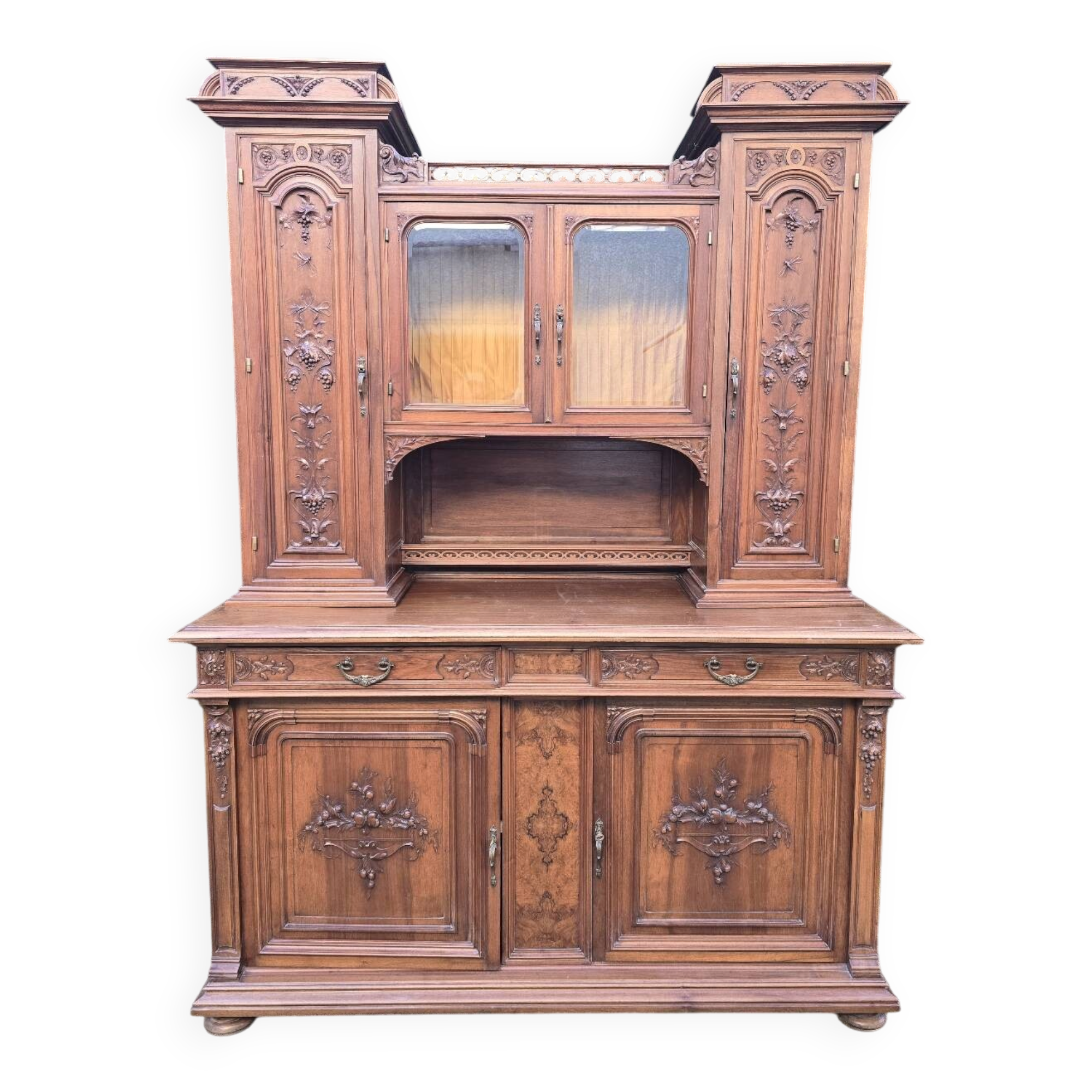 Important two-body buffet in carved walnut – Renaissance style
