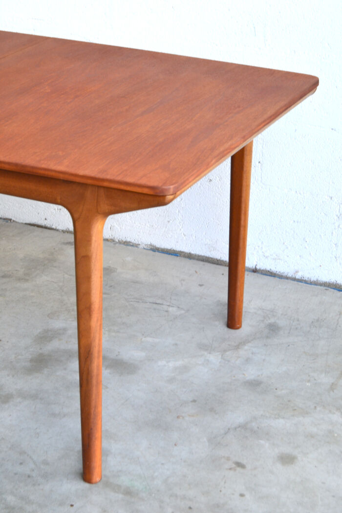 Table by McIntosh – double butterfly extensions