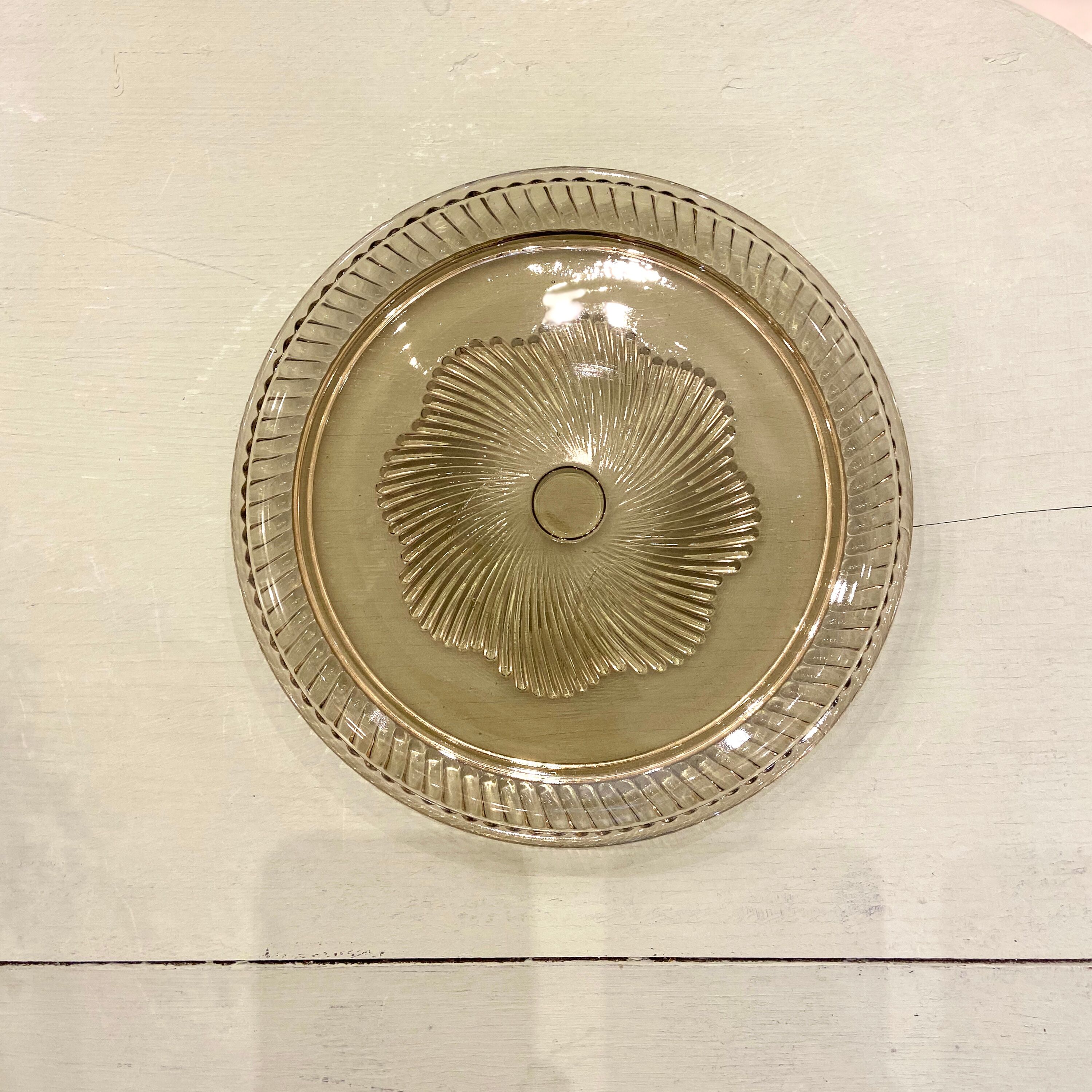 Plat rond en verre gris fumé