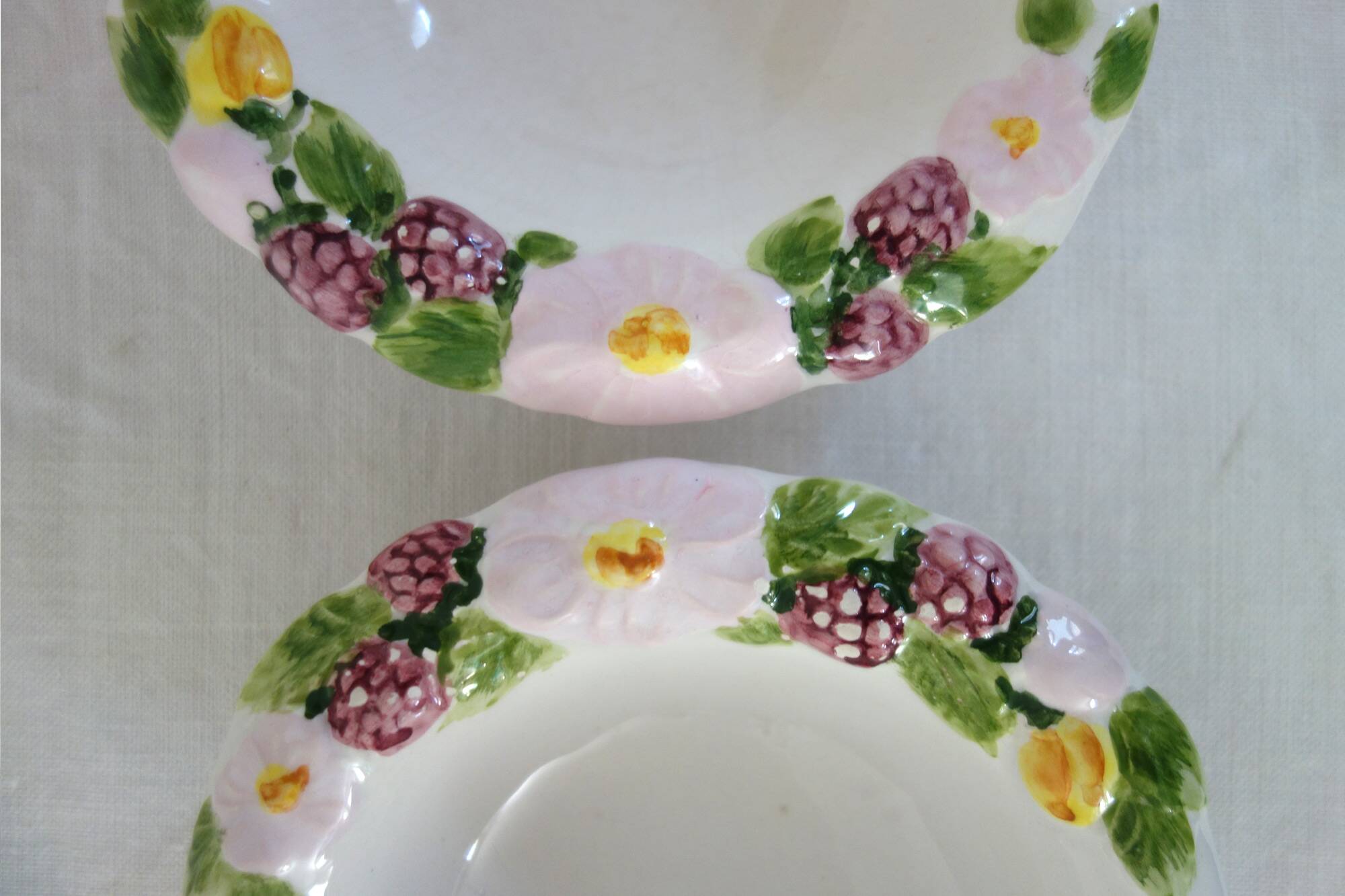 6 plates + 2 bowls Barbotine fruit decor vintage