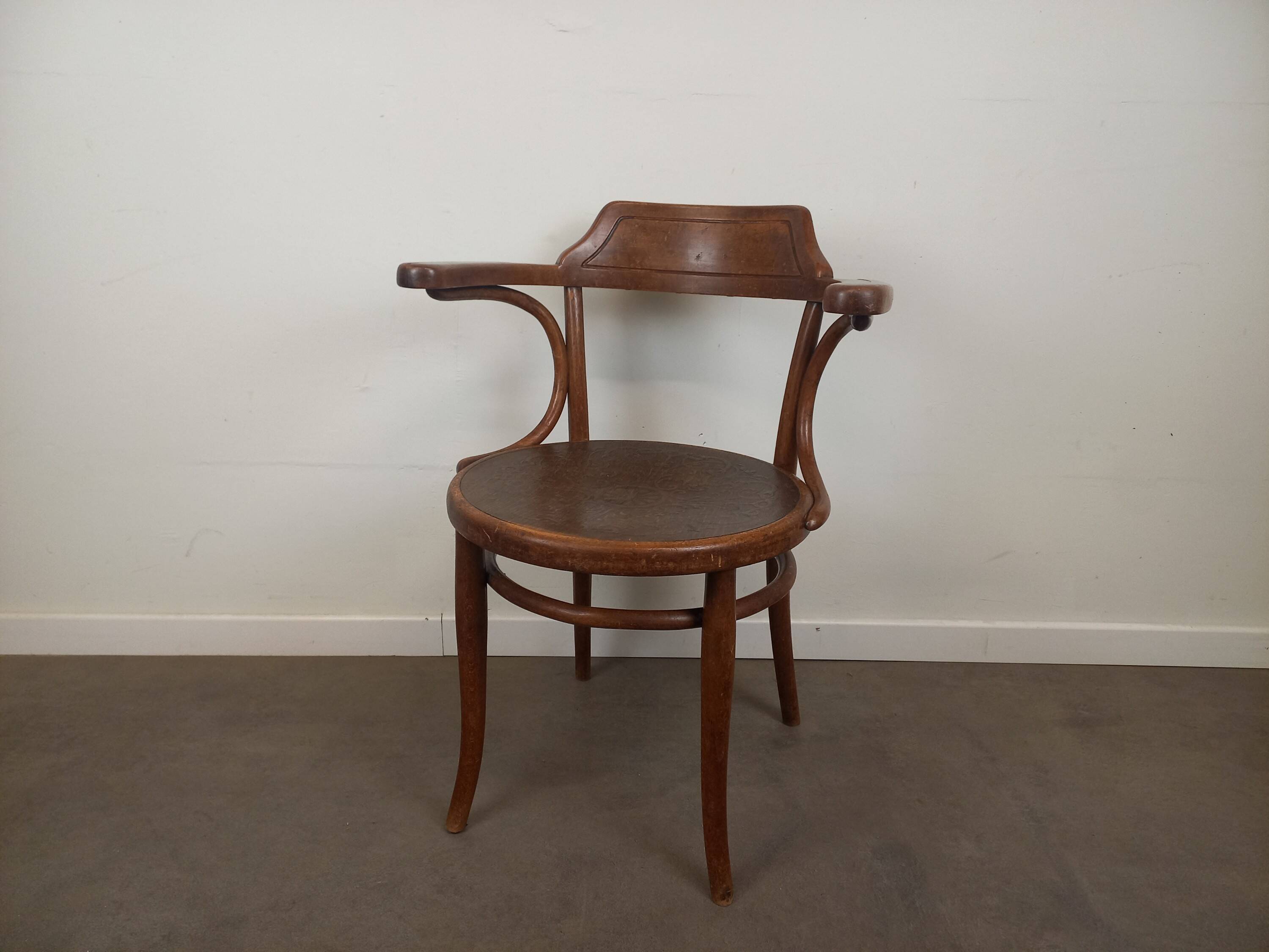 Bentwood chair Thonet