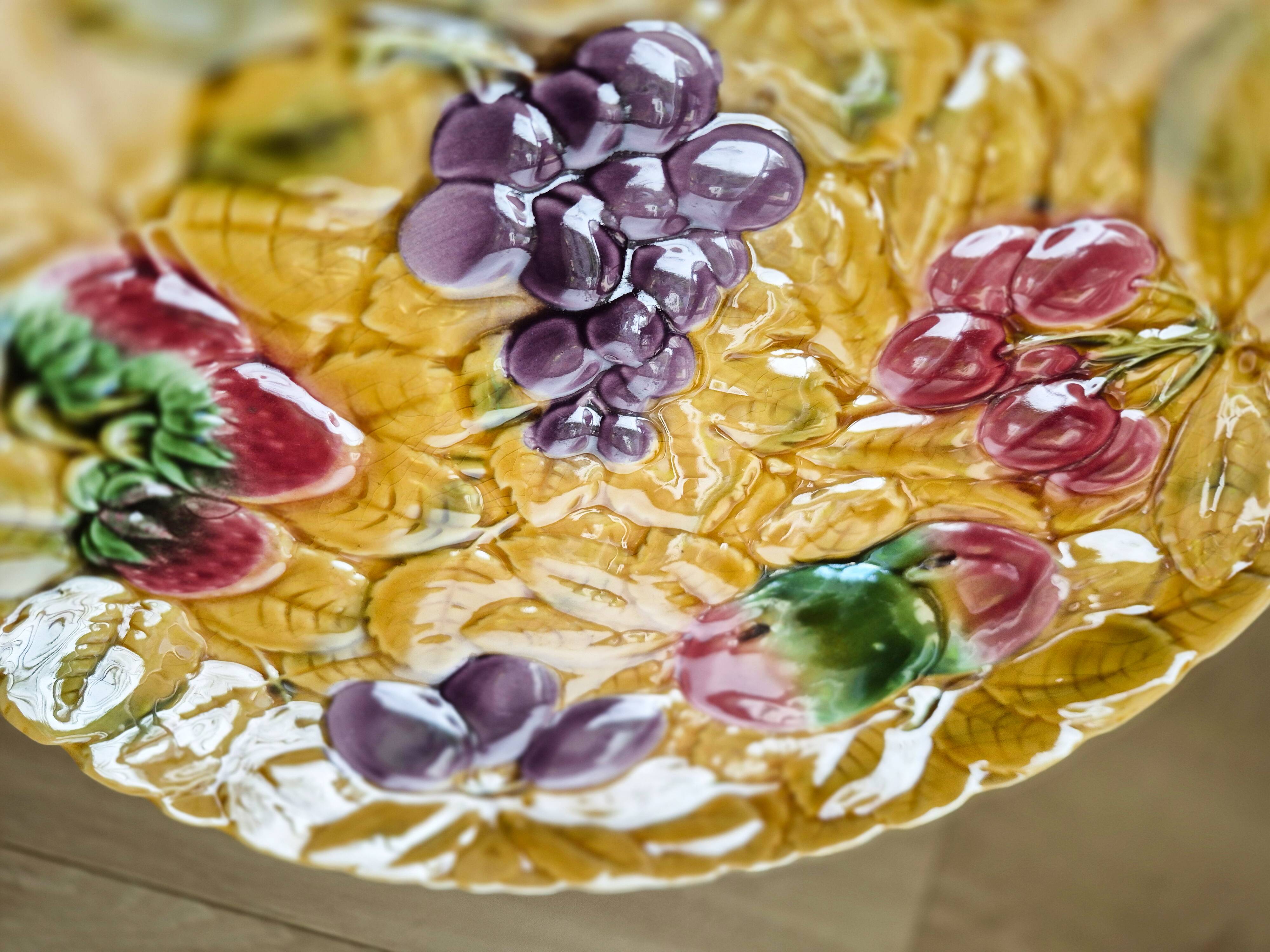 Round slip dish, Sarreguemines earthenware