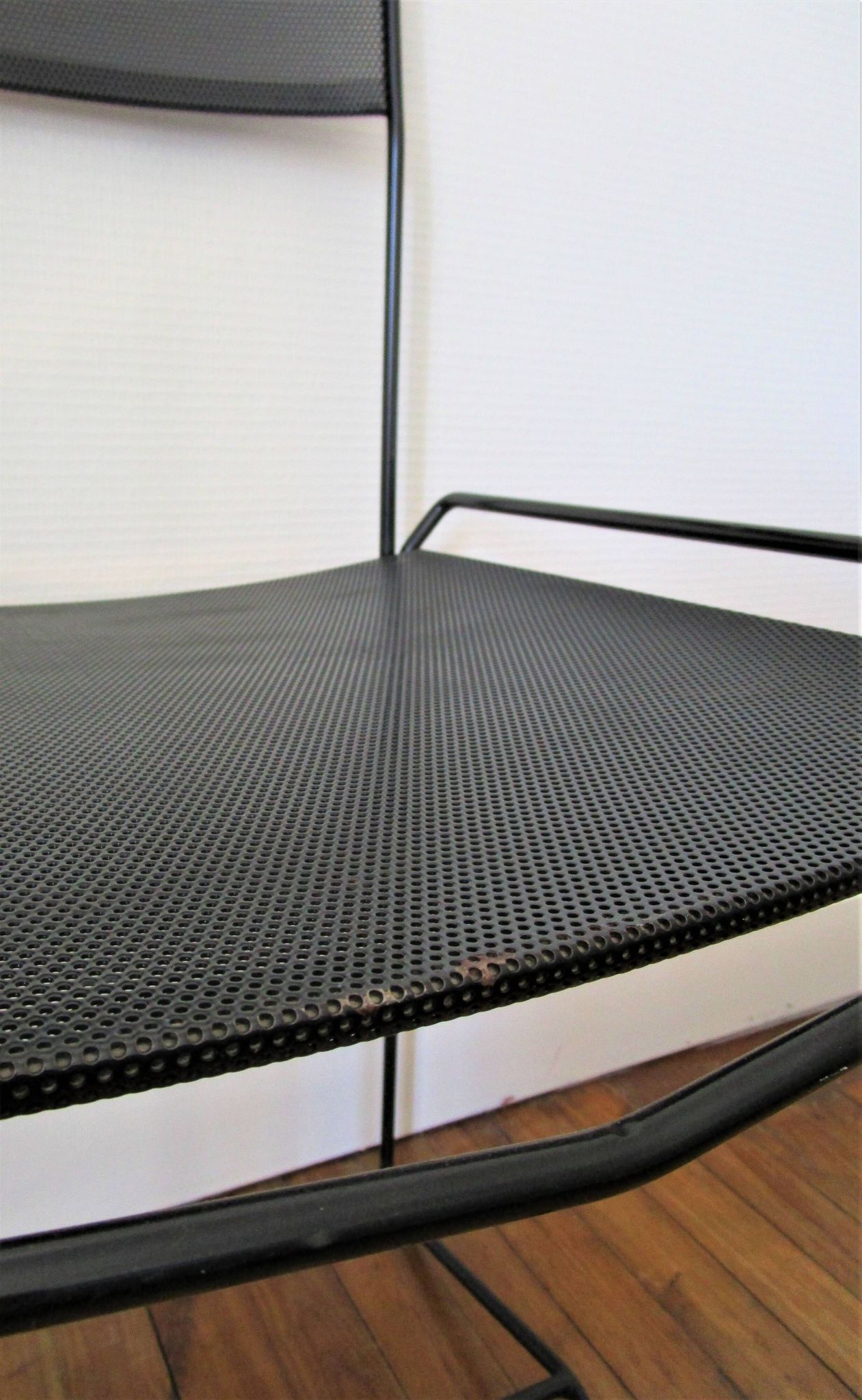 Paire de chaises acier métal perforé design années 80