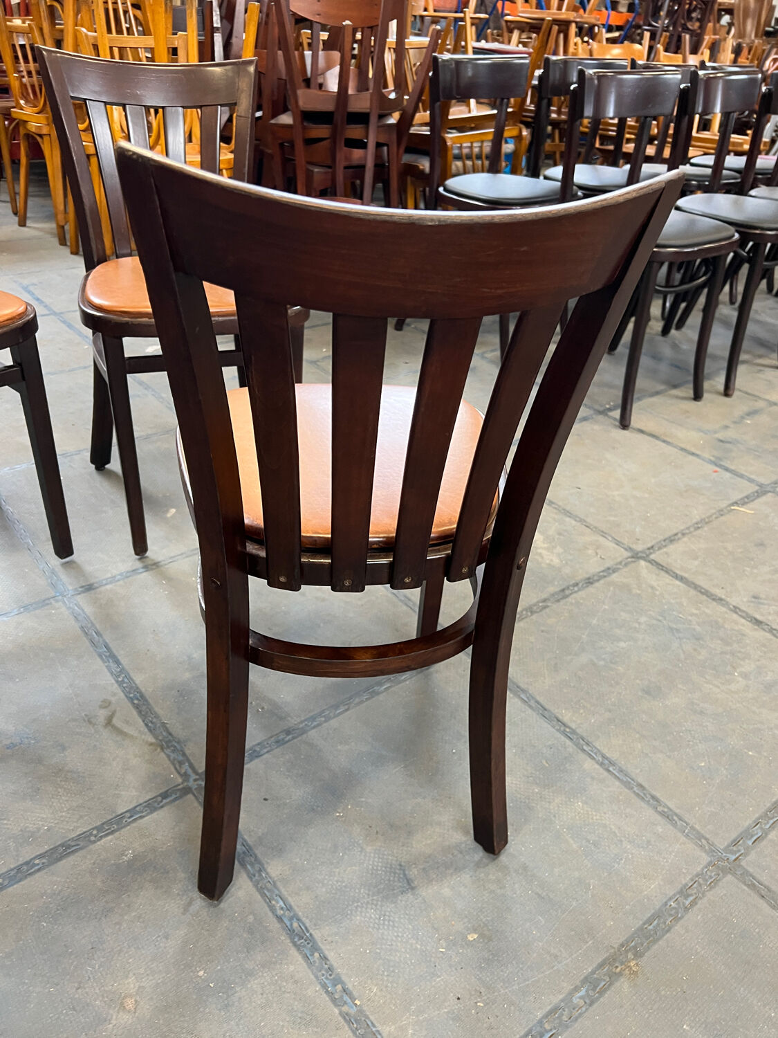 Suite de 4 chaises bistrot