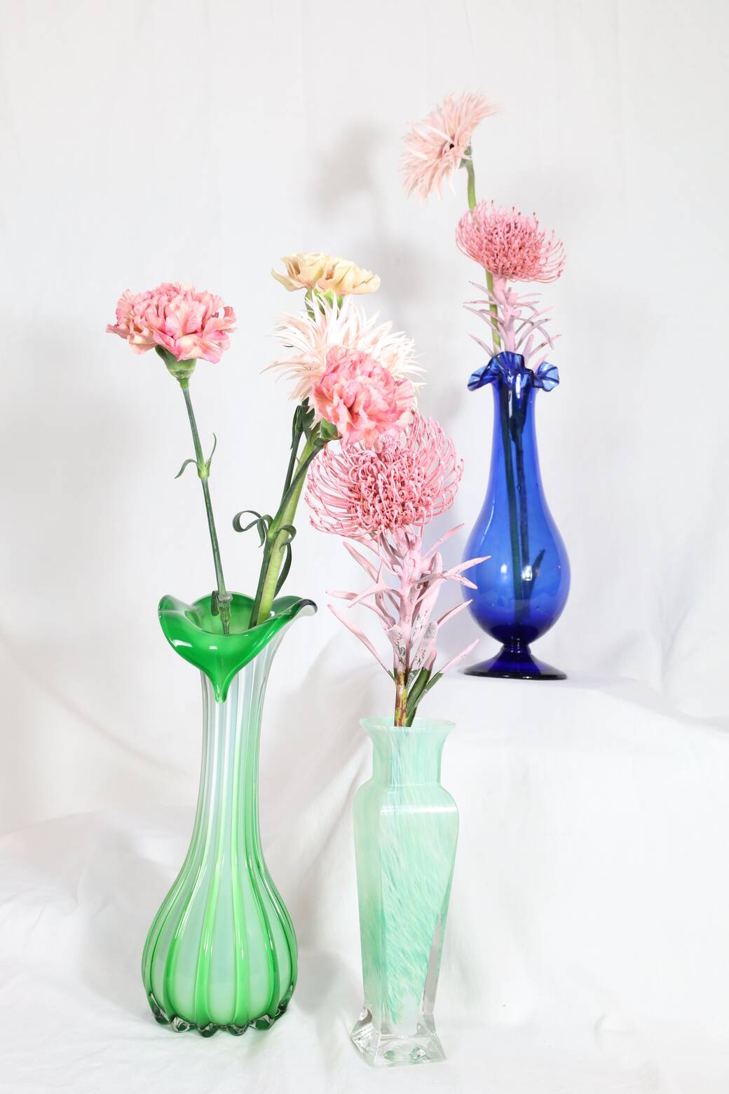 WATER GREEN AND WHITE SPECKLED MURANO GLASS VASE