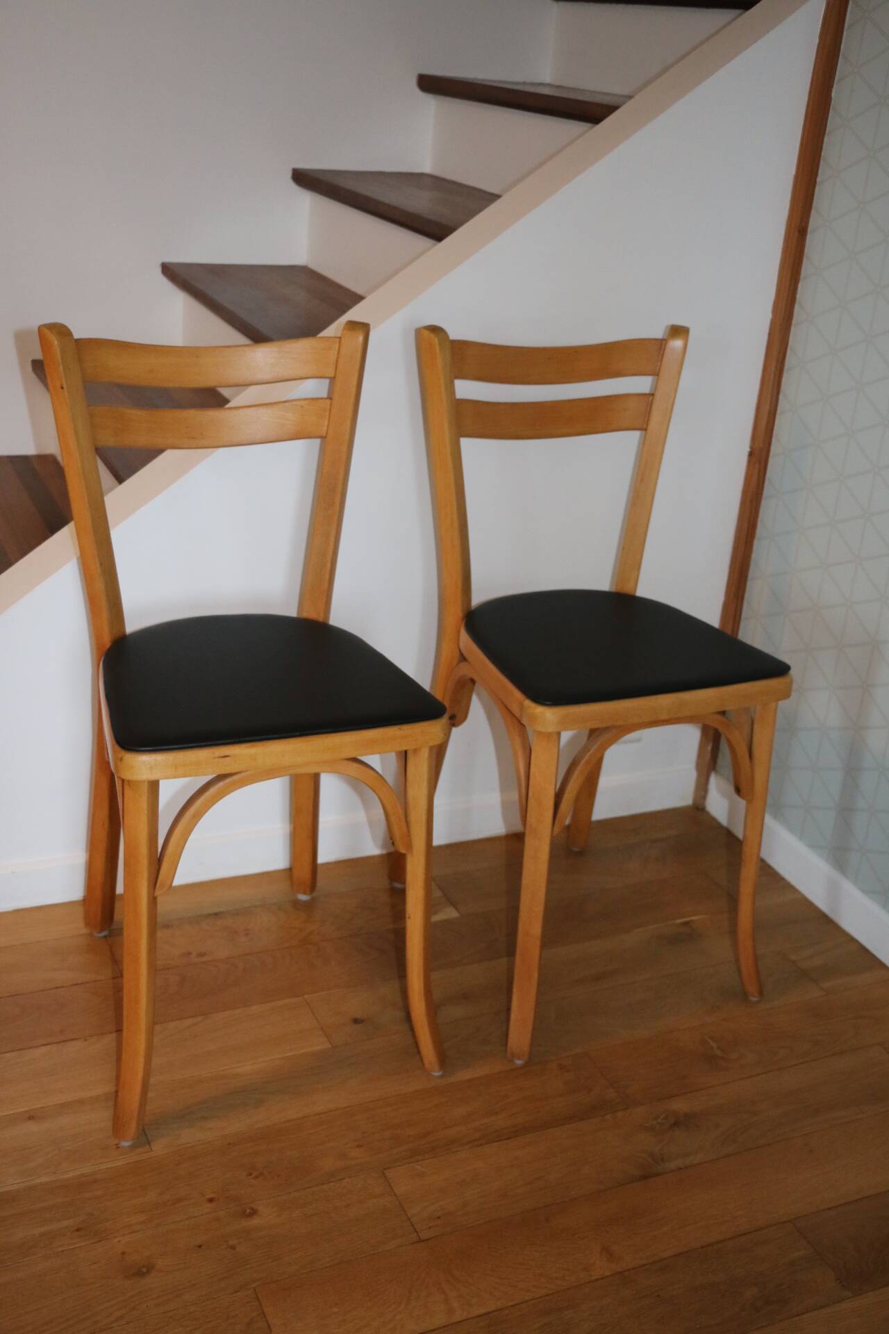 2 chaises Baumann N°19 hêtre clair skai noir