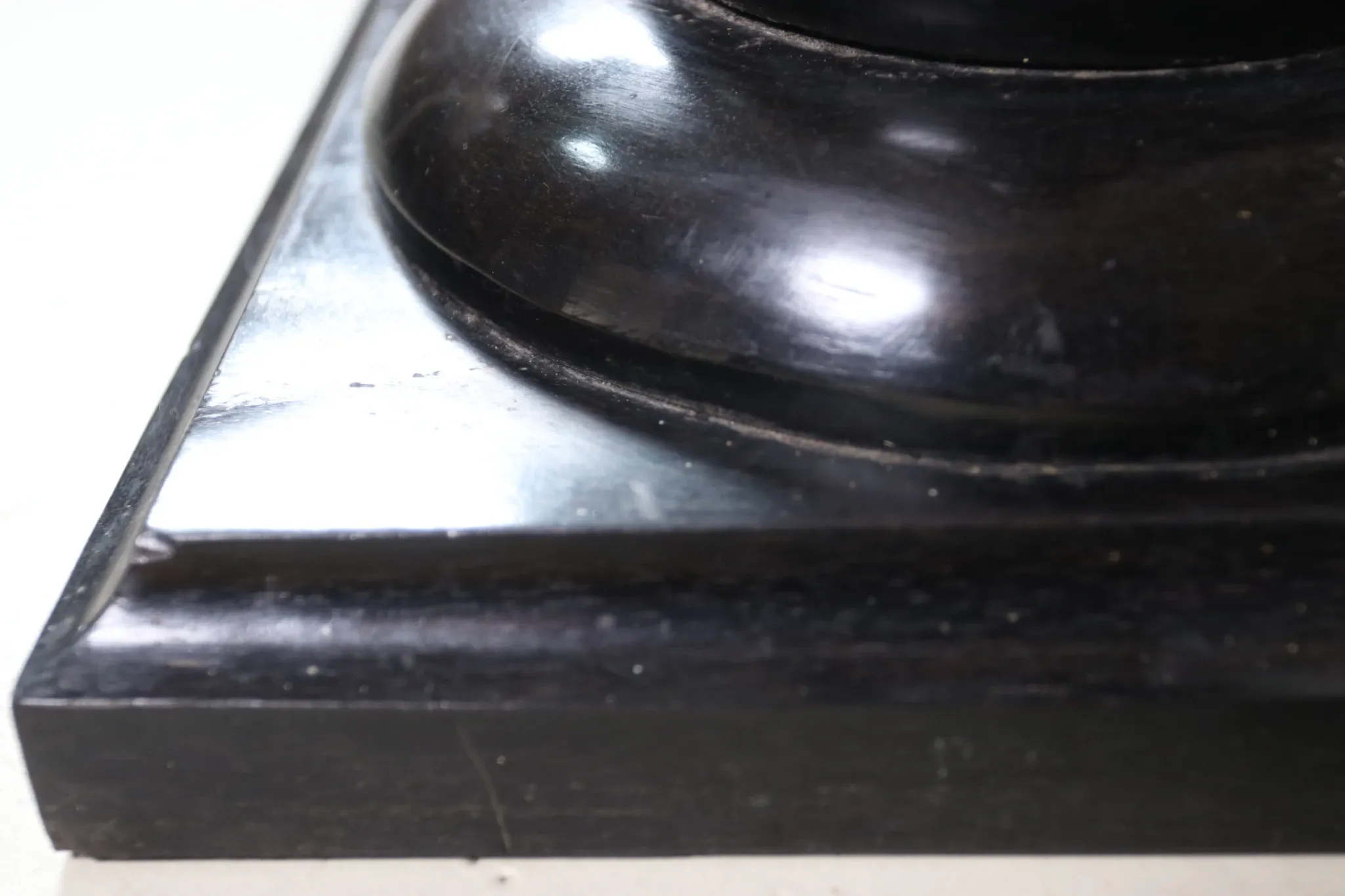 Ebony column with fluted shaft – classical pedestal, 19th c.