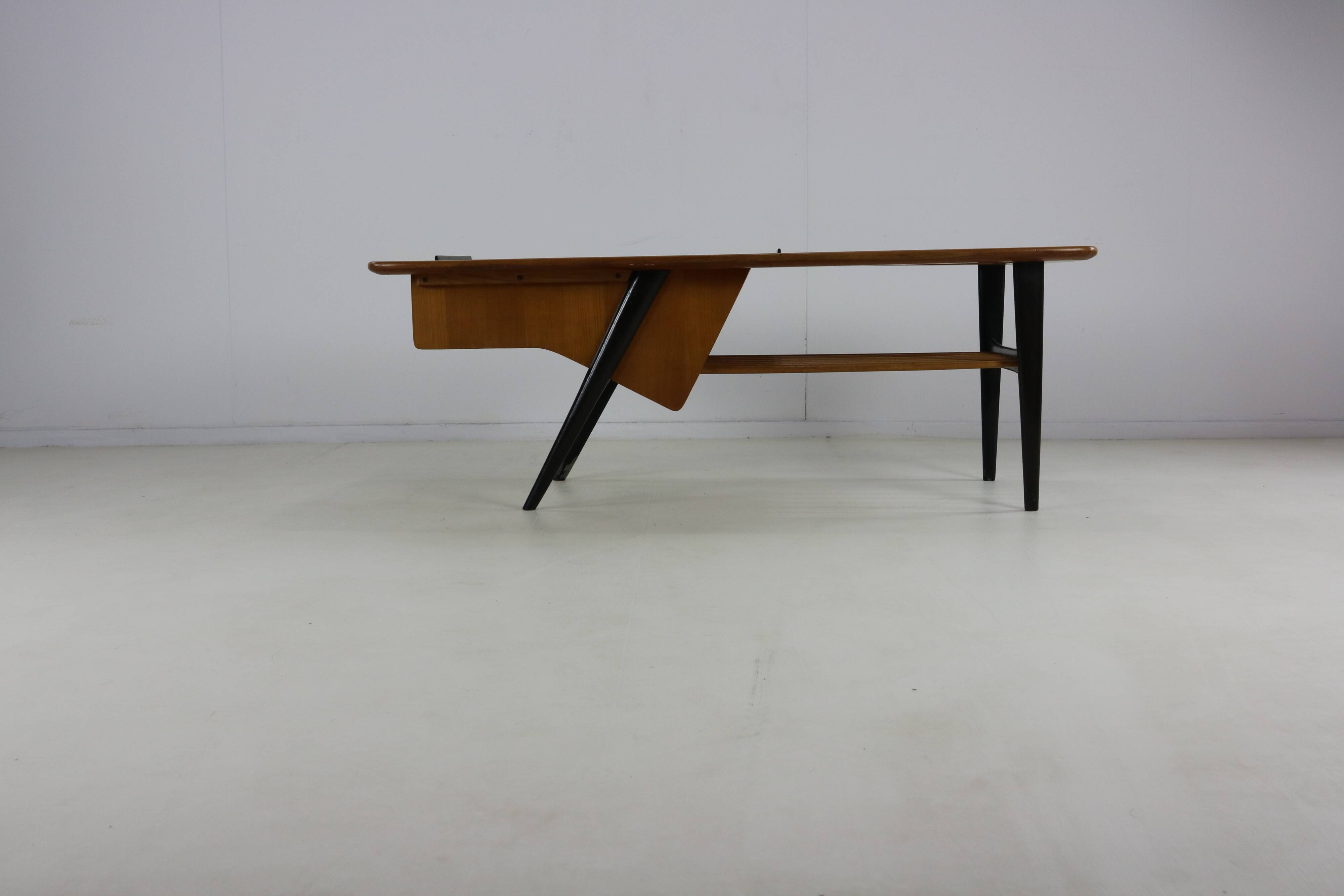 Iconic belgian design coffee table by Alfred Hendrickx