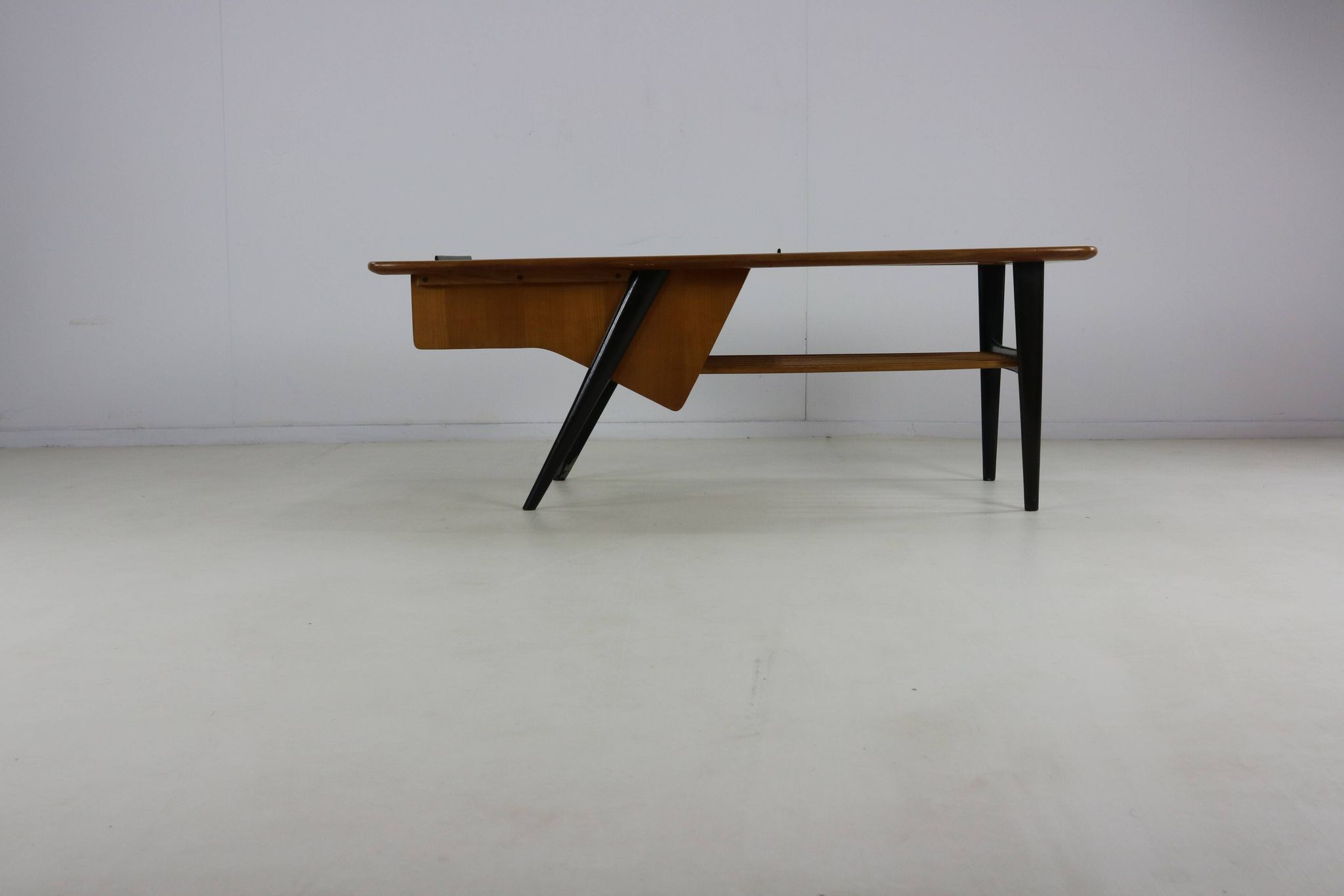 Table basse emblématique du design belge par Alfred Hendrickx