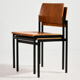 Chaise en teck sur base en métal