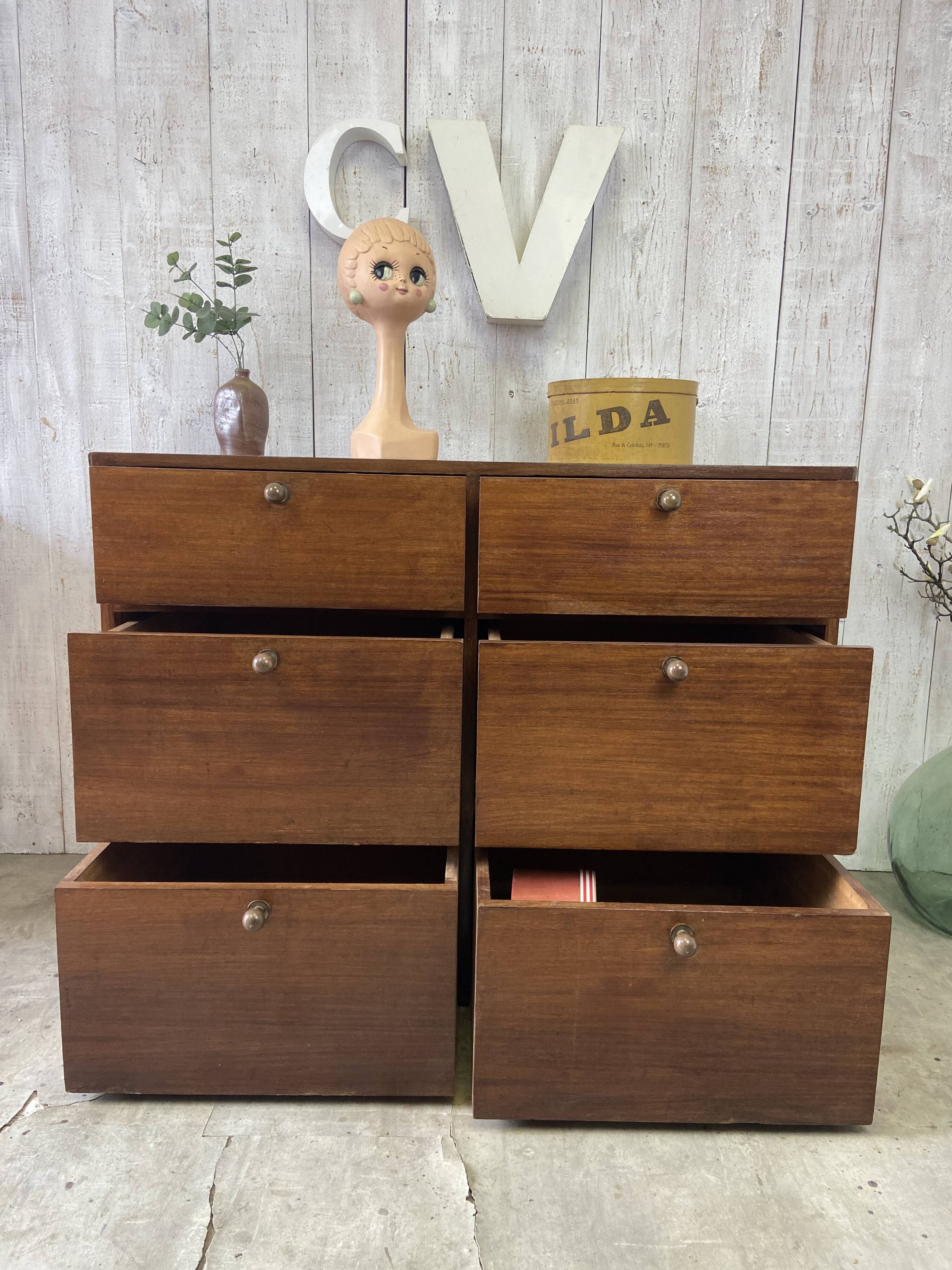 Meuble de mercerie vintage