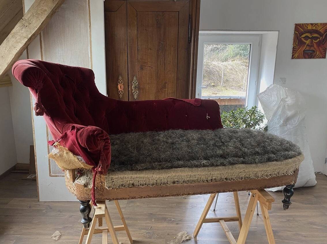 Napoleon III meridian, purple red velvet. Buttoned backrest.