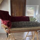 Napoleon III meridian, purple red velvet. Buttoned backrest.