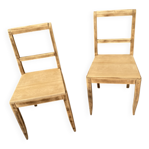 deux chaises de styles