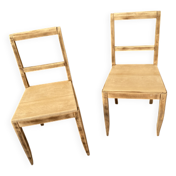 Deux chaises de styles