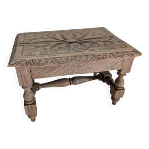 Petit banc sculpté en