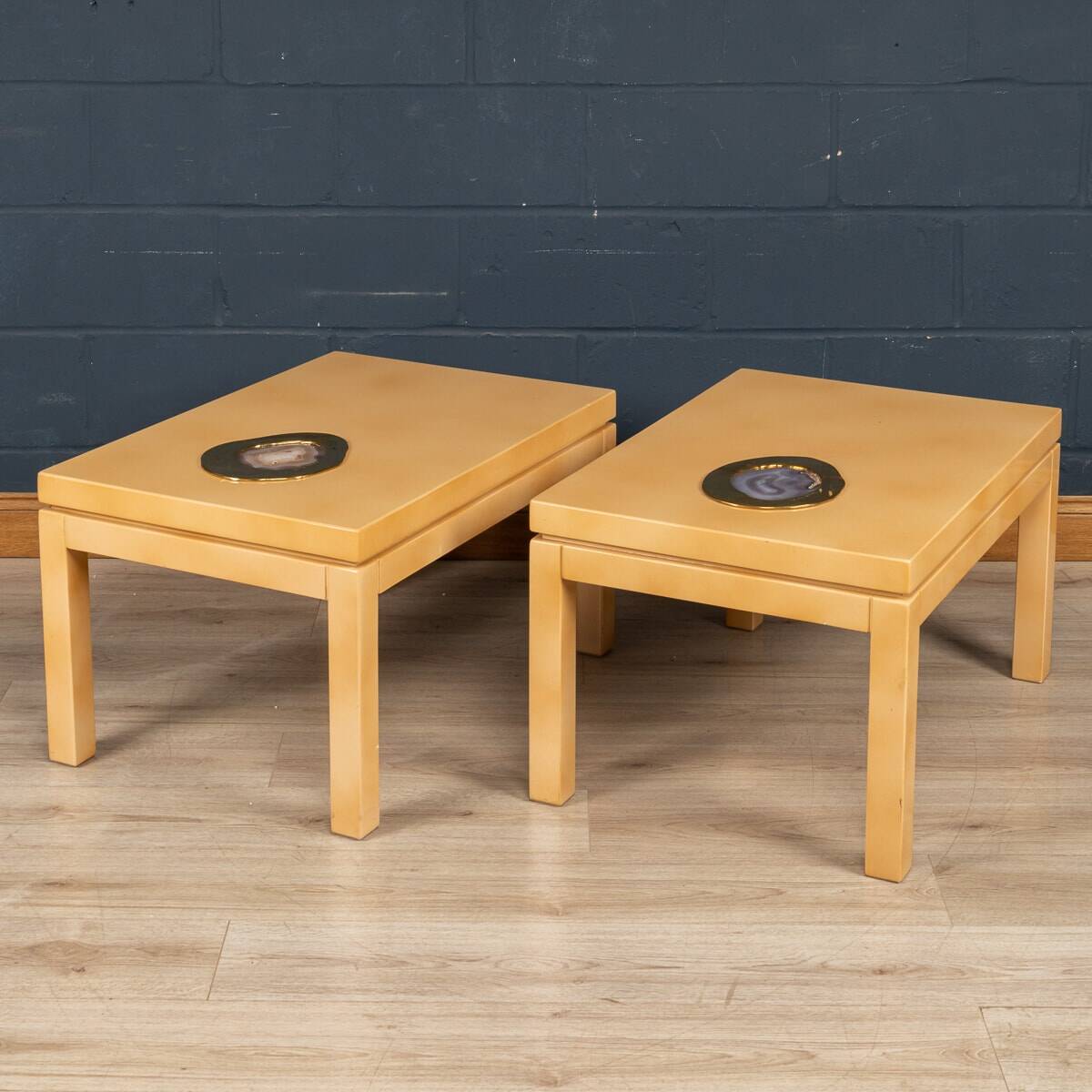 Une paire de tables d'appoint en bois laqué belge et en agate par willy daro c.1970