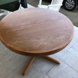 Baumann extendable round table