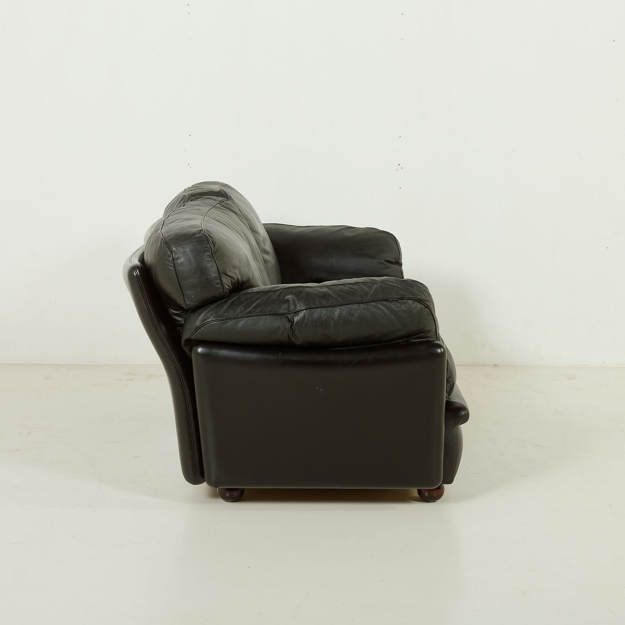 Poppy 2-seater leather sofa by Tito Agnoli for Poltrona Frau, 1970s