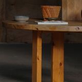 Round table in pine by Roland Wilhelmsson, mid-20th century.