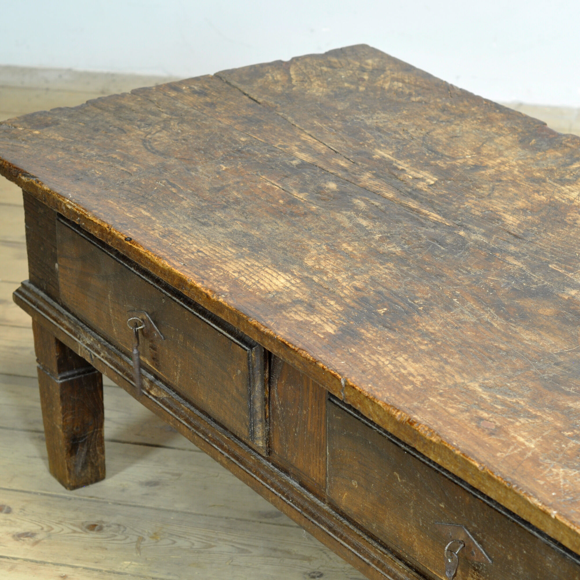 Table basse en chêne, vers 1820