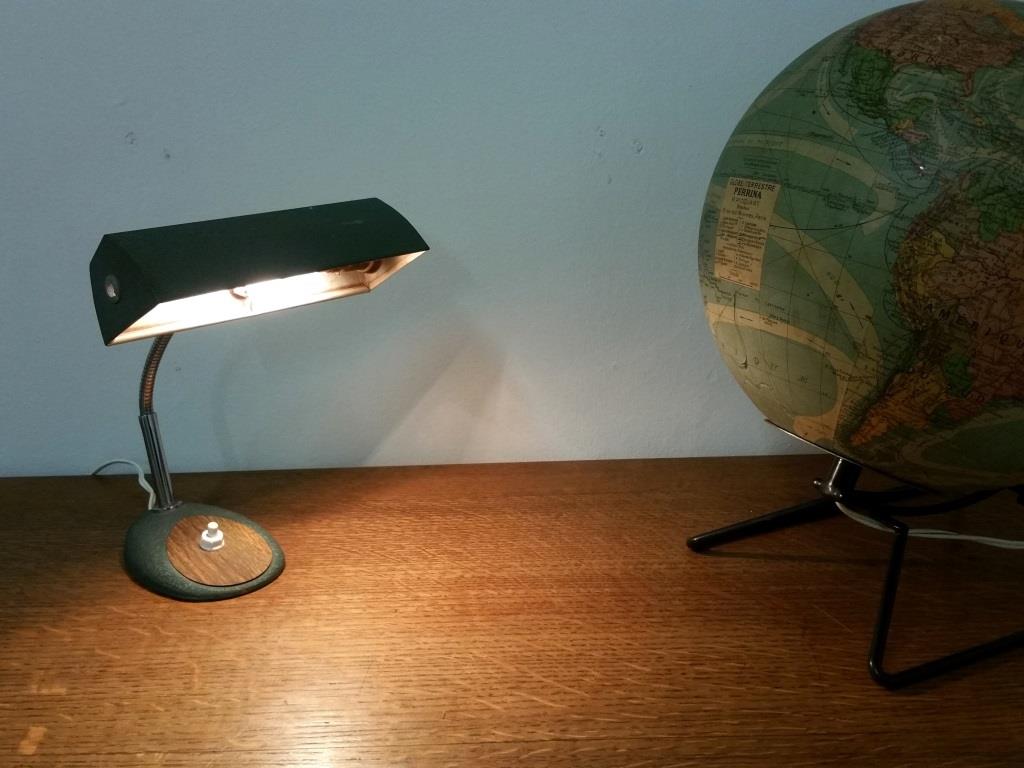 Desk lamp