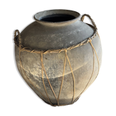 Very large light grey terracotta pot with handles and rattan crossbars H4