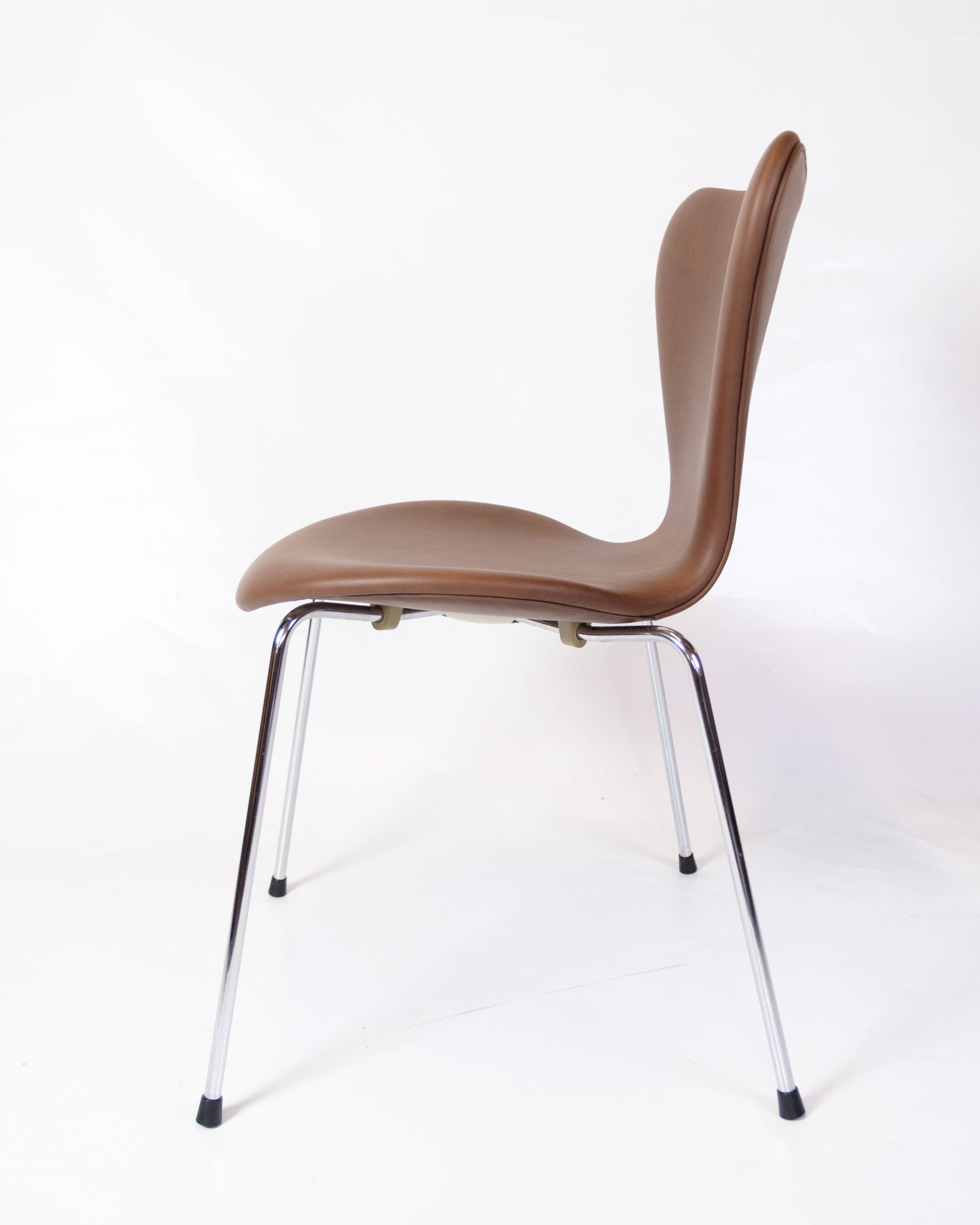Series Seven Chair Model 3107 In Walnut Elegance Leather By Arne Jacobsen