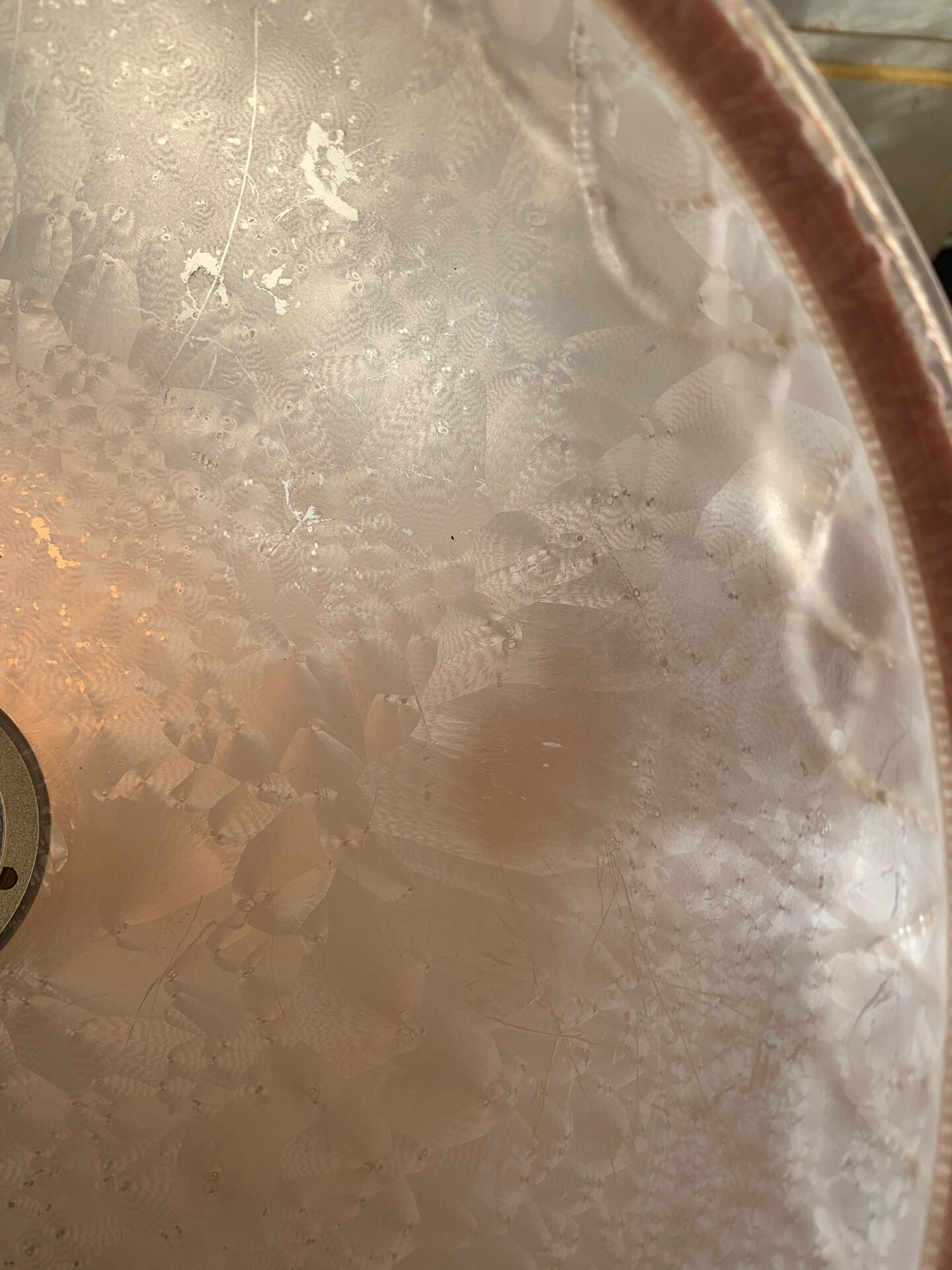 Vintage suspension in frosted pink glass with pearl pendants.