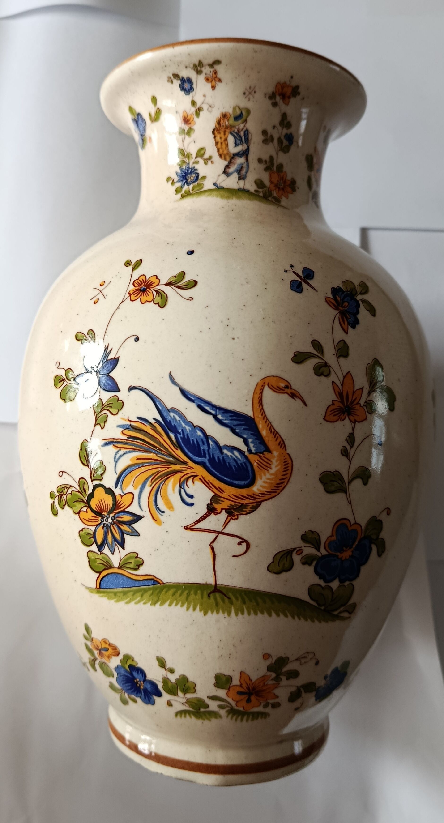 Vase and plates Old Moustiers