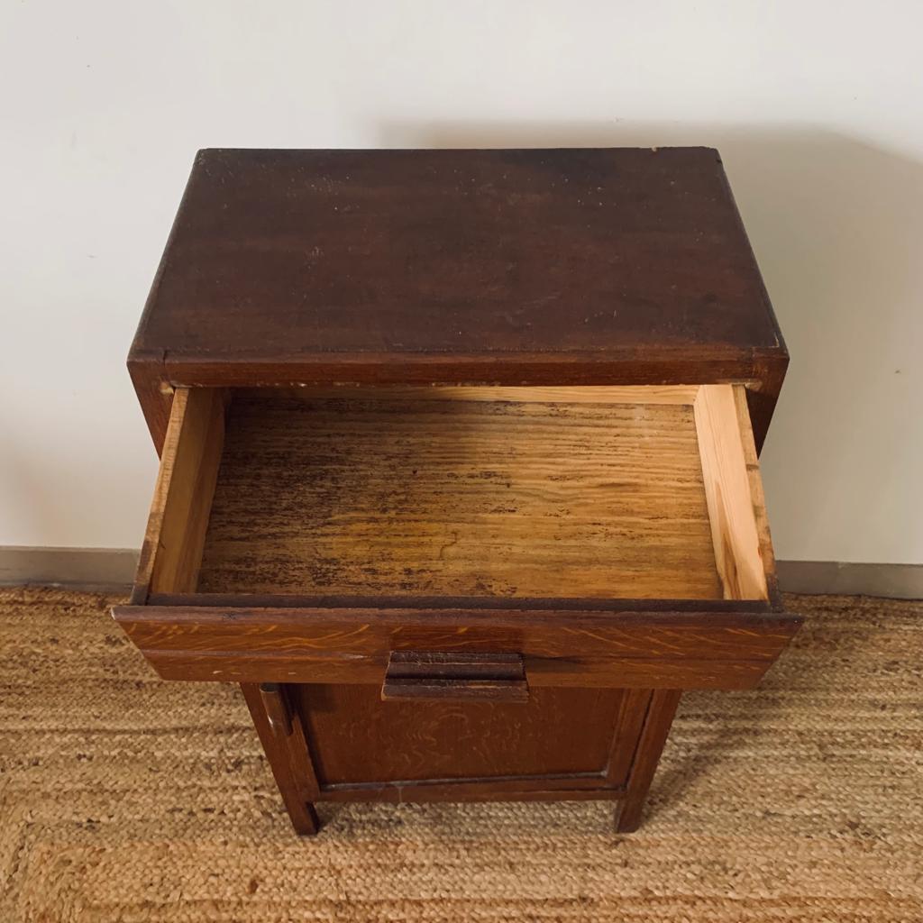 Meuble d’appoint parisien