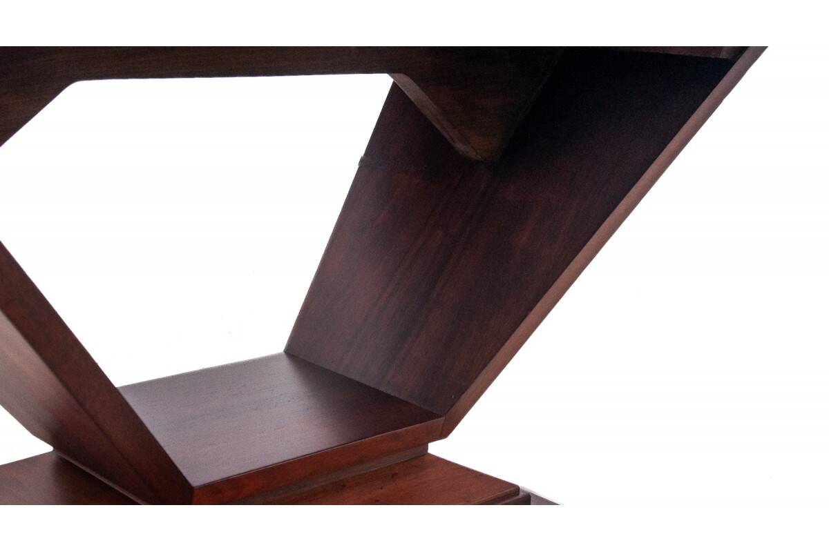 Original walnut extendable table, designed by Louis Majorelle, with 6 Art Deco chairs.