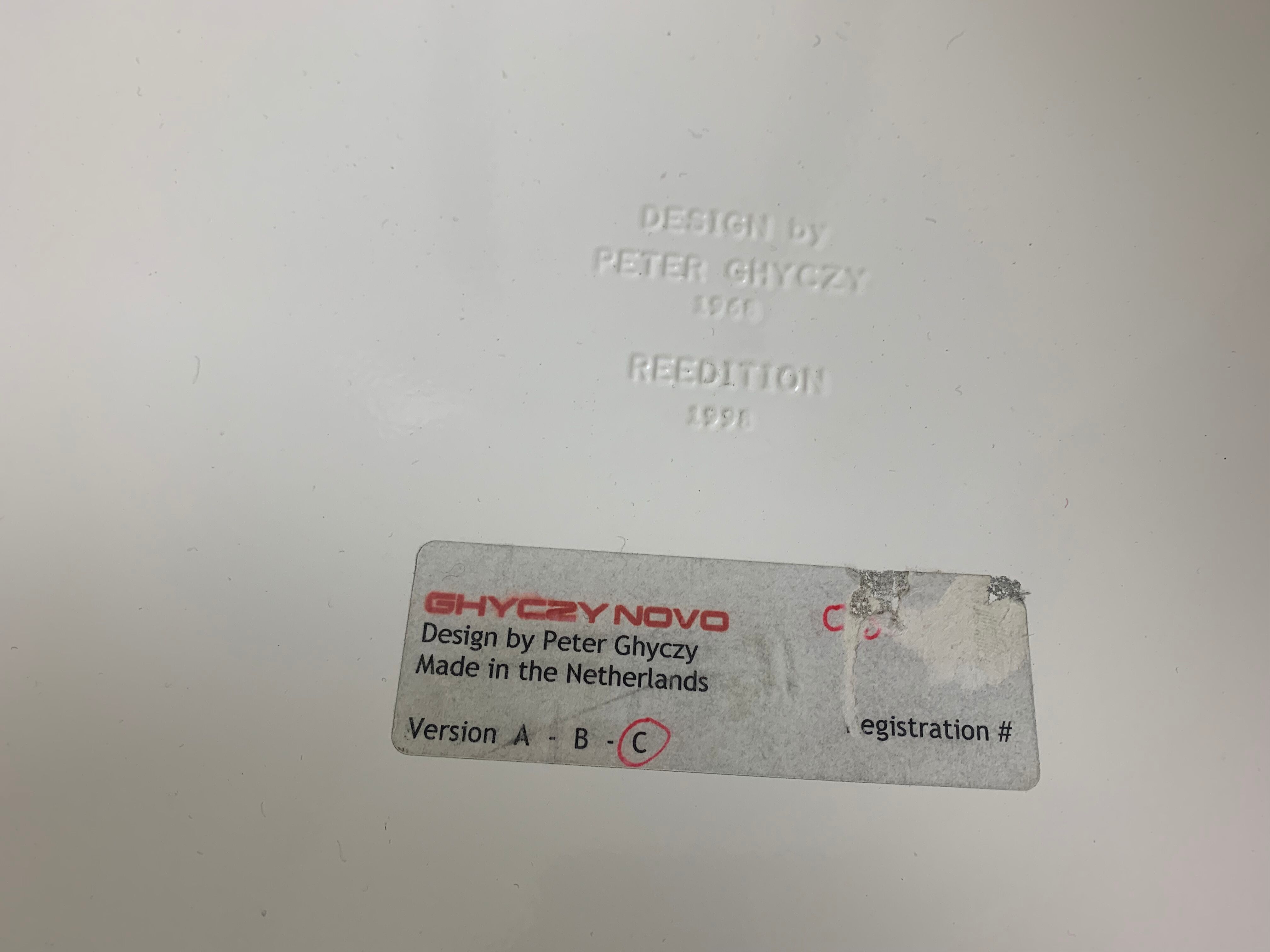 Peter Ghyczy - Ghyczy Novo - Ghyzcy Garden Egg