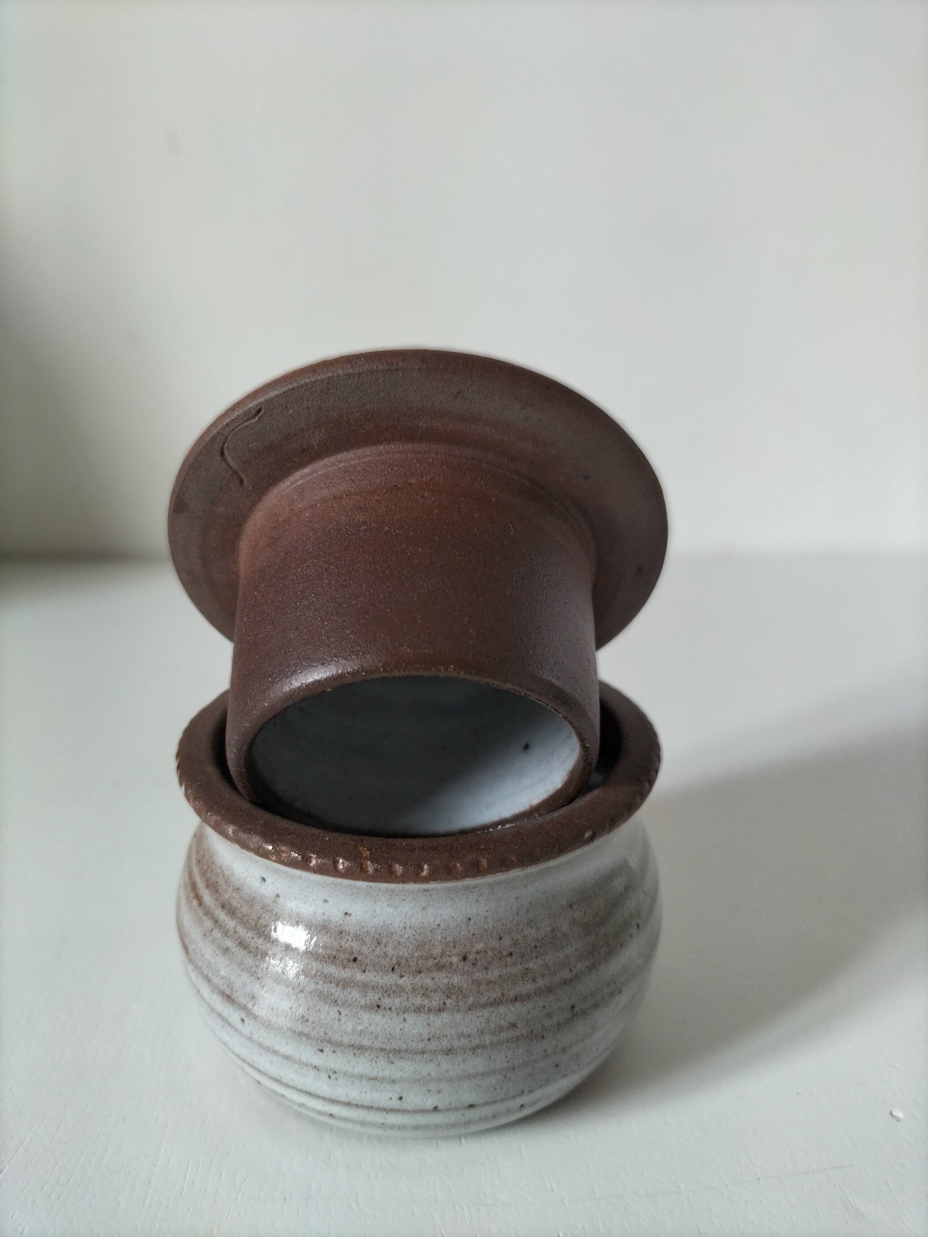 Small water butter dish in glazed stoneware in the Ratilly style.