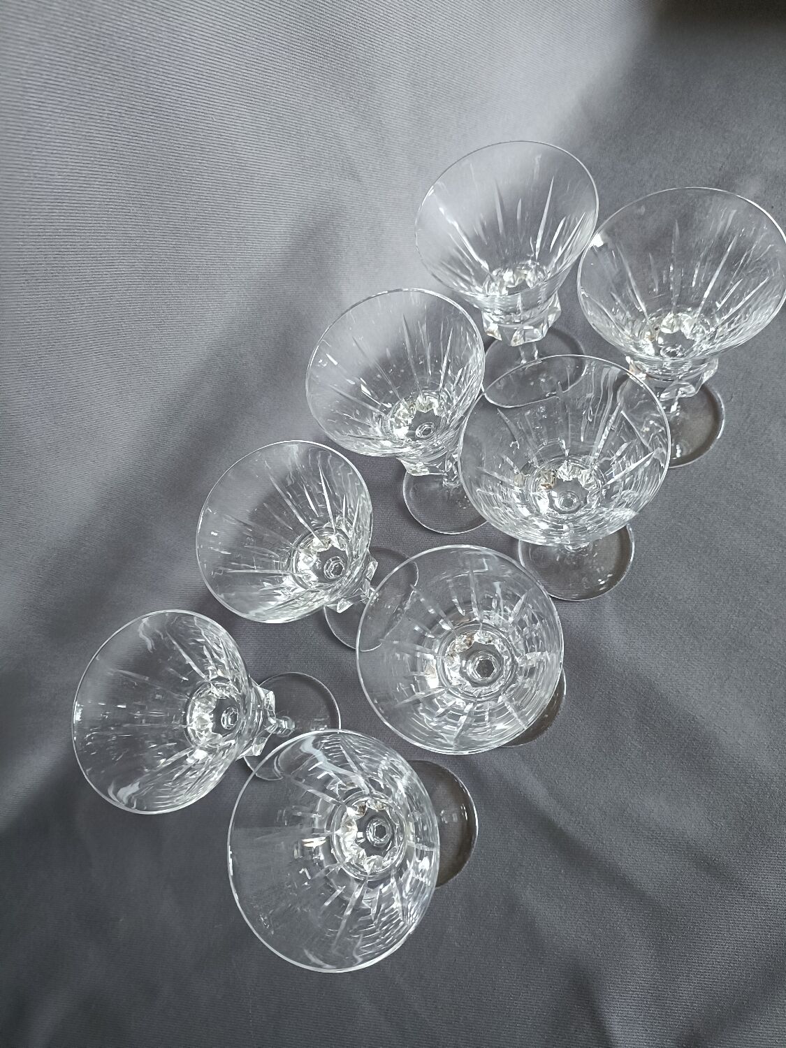 Série de 8 verres à vin blanc en cristal de Bayel