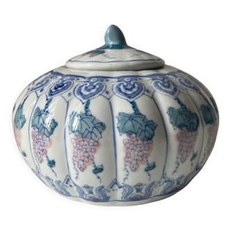 Chinese porcelain pot