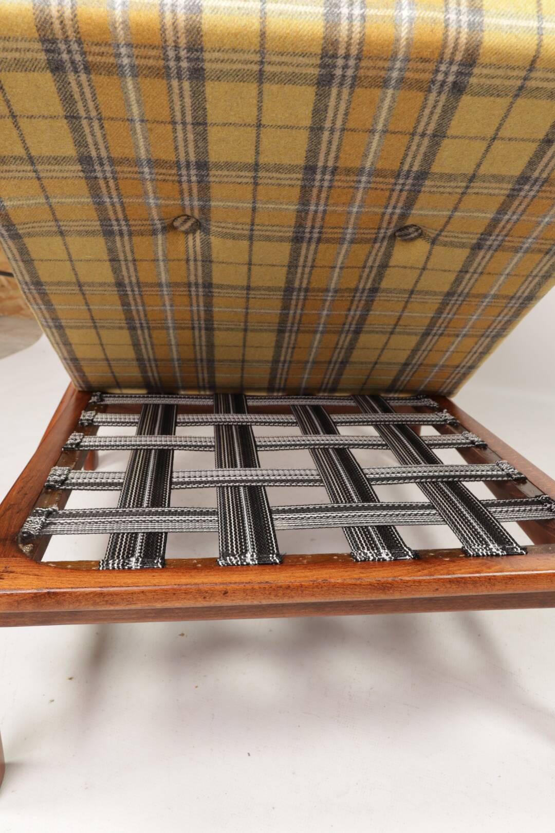 Fauteuil vintage Mid Century Design avec coussins en laine tartan jaune, Pologne, 1960