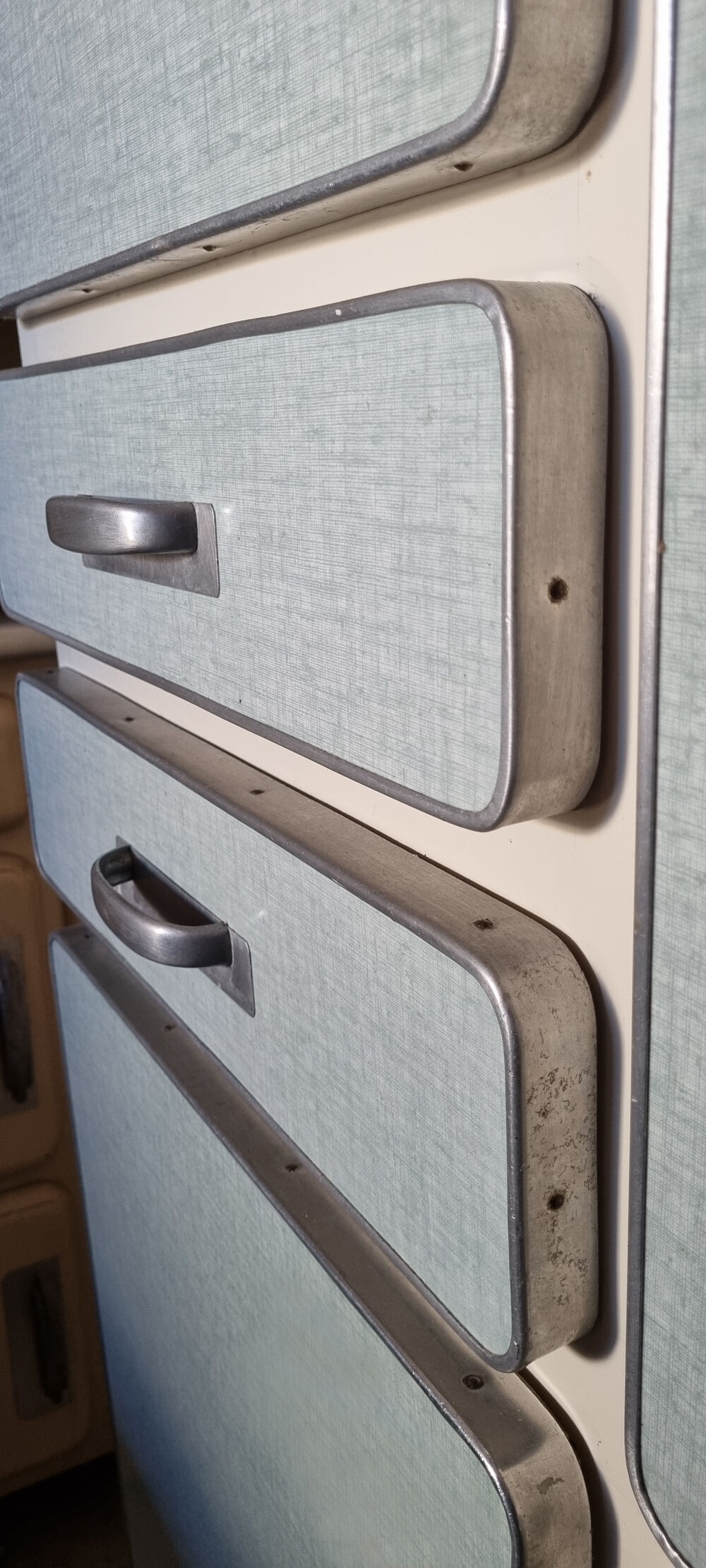 Buffet formica asymétrique, vert pâle, aluminium, vintage, années 50