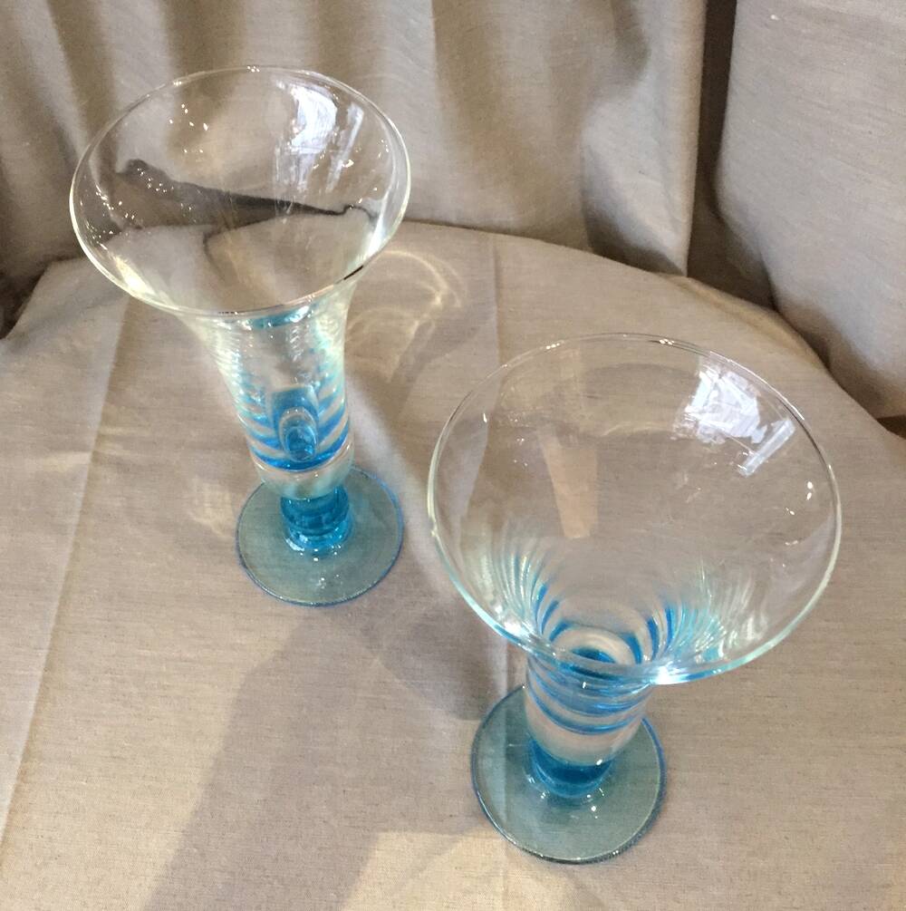 Pairs of transparent soliflores vases with blue legs