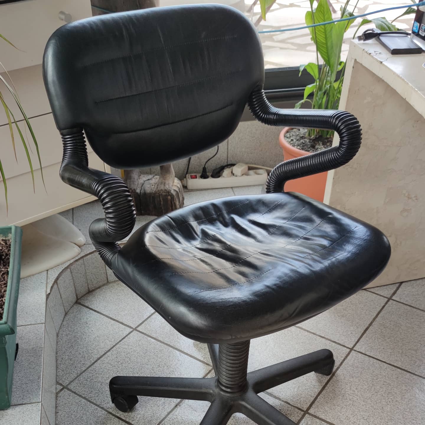 Office armchair circa 1980 called "vertebra" Italian design by Giancarlo Piretti and Emilio Ambasz P