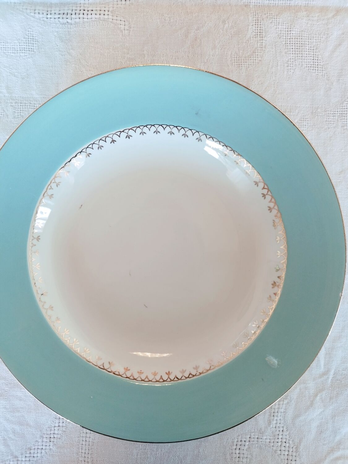 8 Hollow plates and soup tureen L'Amandinoise